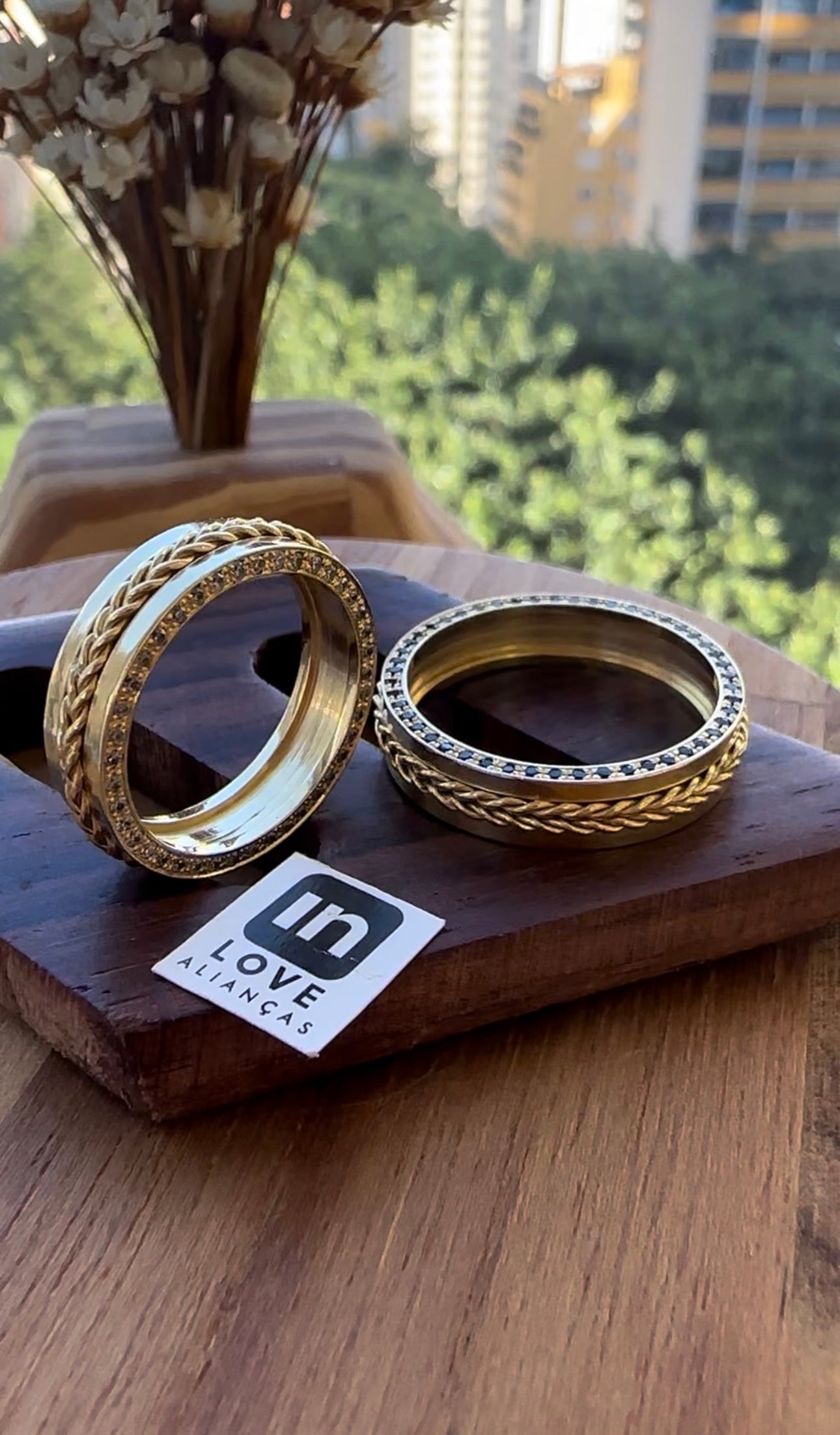 Alianças de Casamento em Ouro 18k - Modelo Talismã | 5mm | 12x R$890