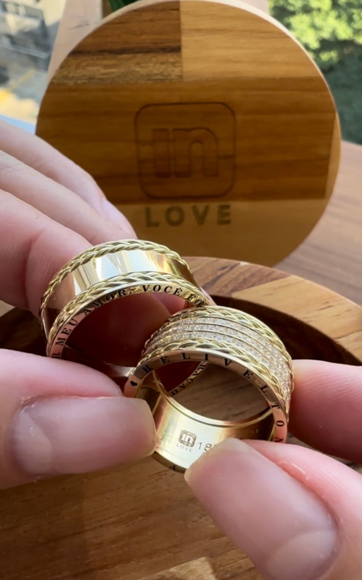 Alianças de Casamento em Puro 18k - Modelo Pra Sempre | 10mm | 12x R$1.665