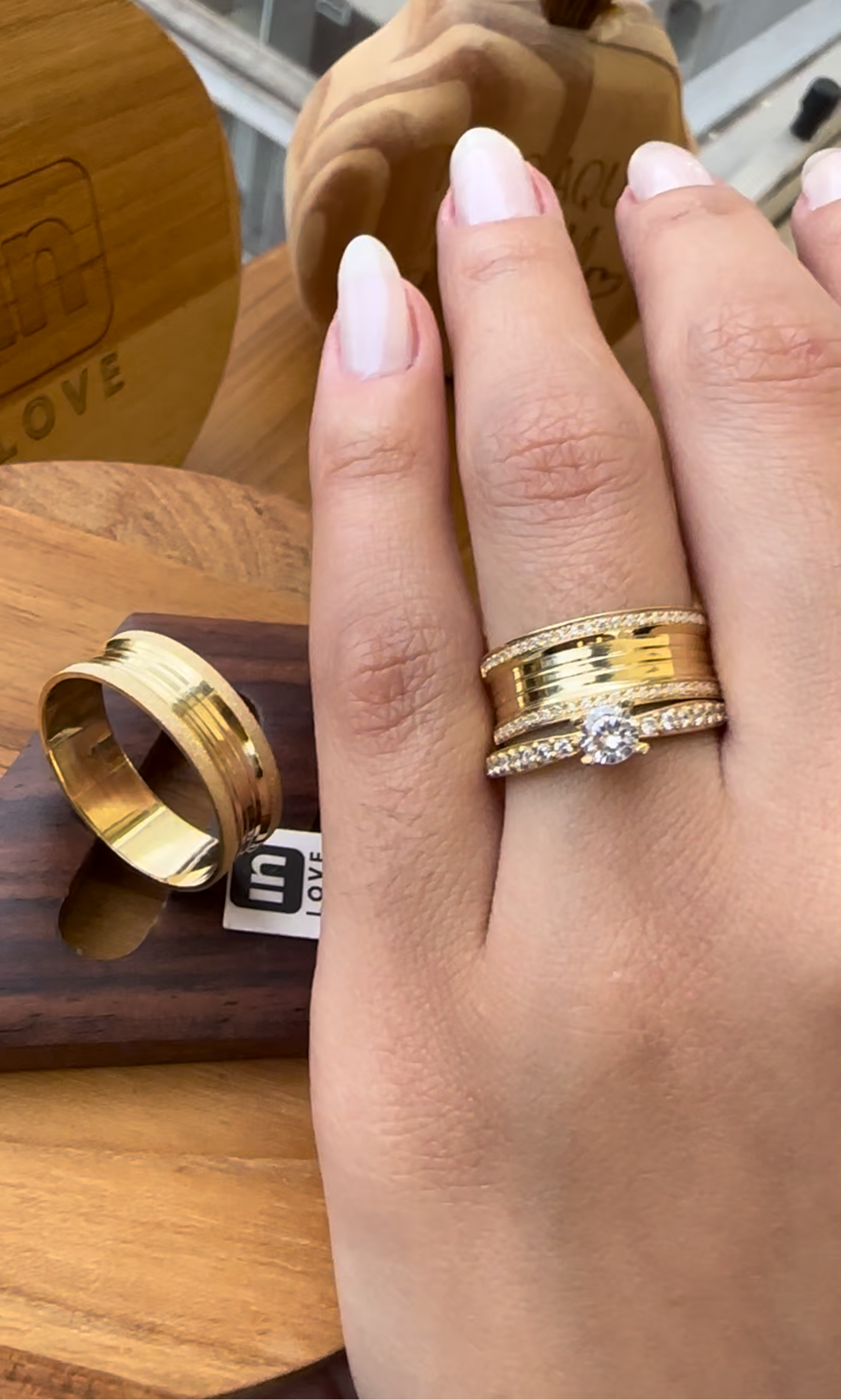 Alianças de Casamento em Ouro 18k - Modelo Paraíso | 7mm | 12x R$499