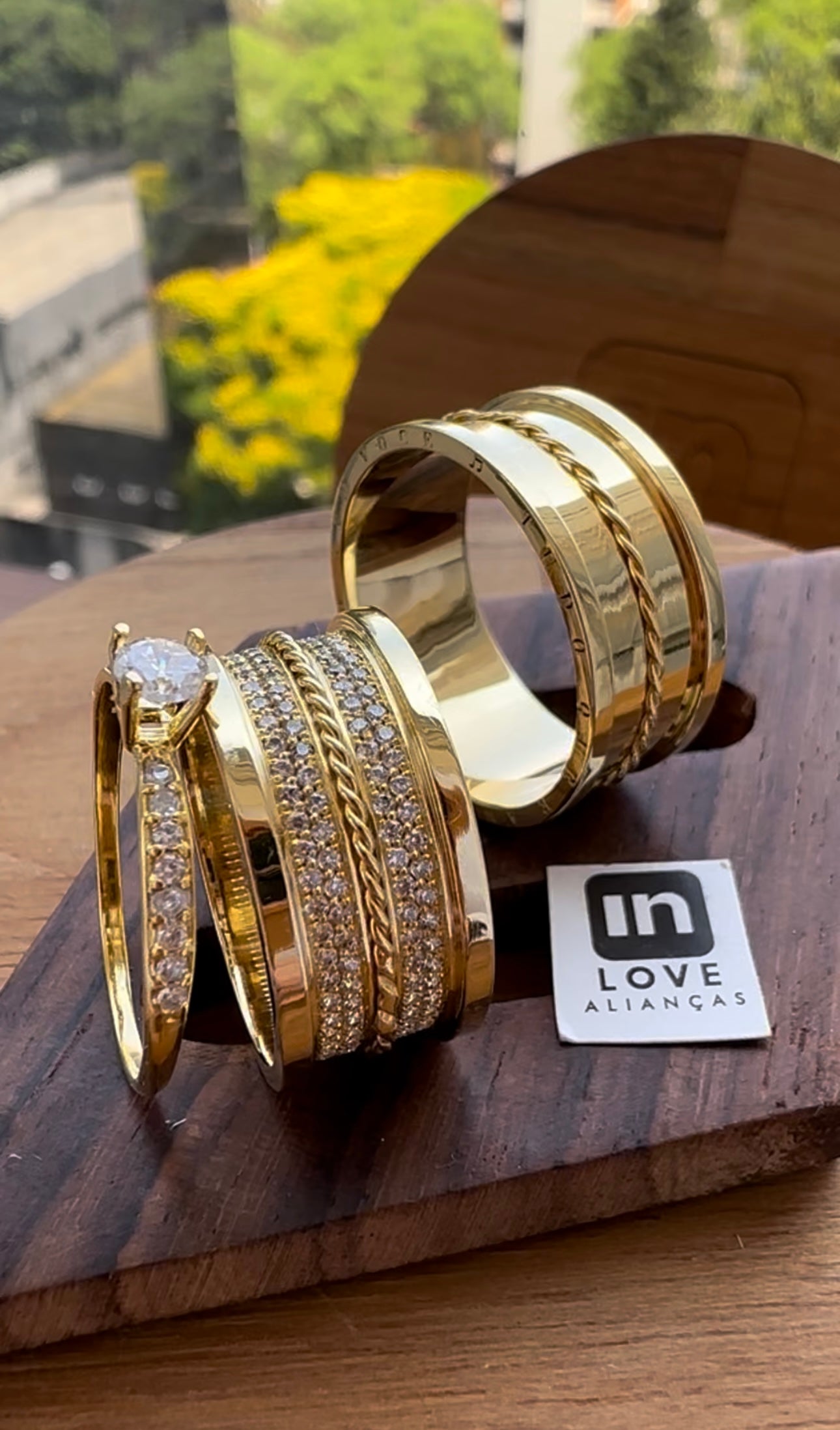 Alianças de Casamento em Ouro 18k - Modelo Desejo | 10mm | 12x R$1.241.66