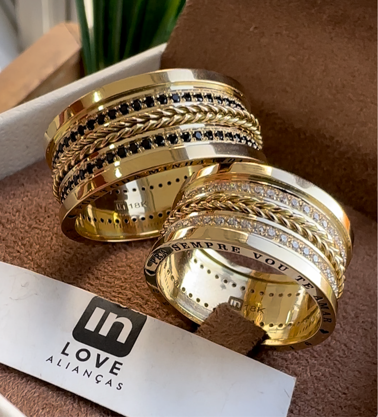 Alianças de Casamento em Ouro 18k - Modelo Nosso Santo Bateu | 10mm | 12x R$1.556,66