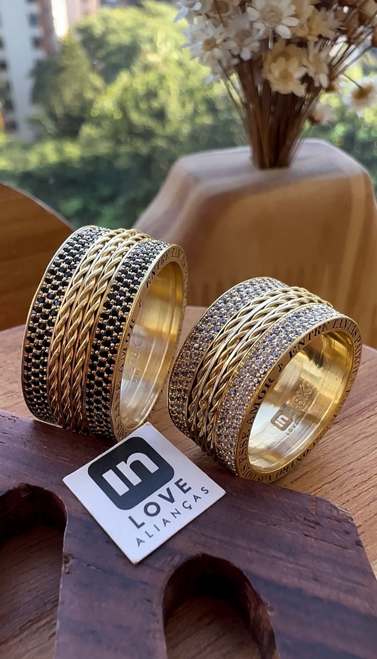Alianças de Casamento em Ouro 18k - Modelo Esse Amor Duo | 10mm | 12x R$2.158.33