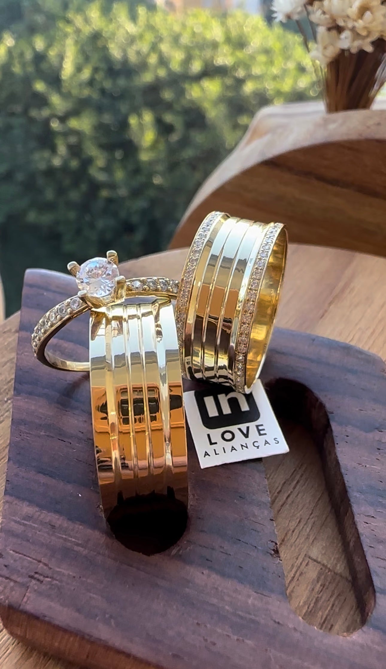 Alianças de Casamento em Ouro 18k - Modelo Paraíso | 8mm | 12x R$582,50