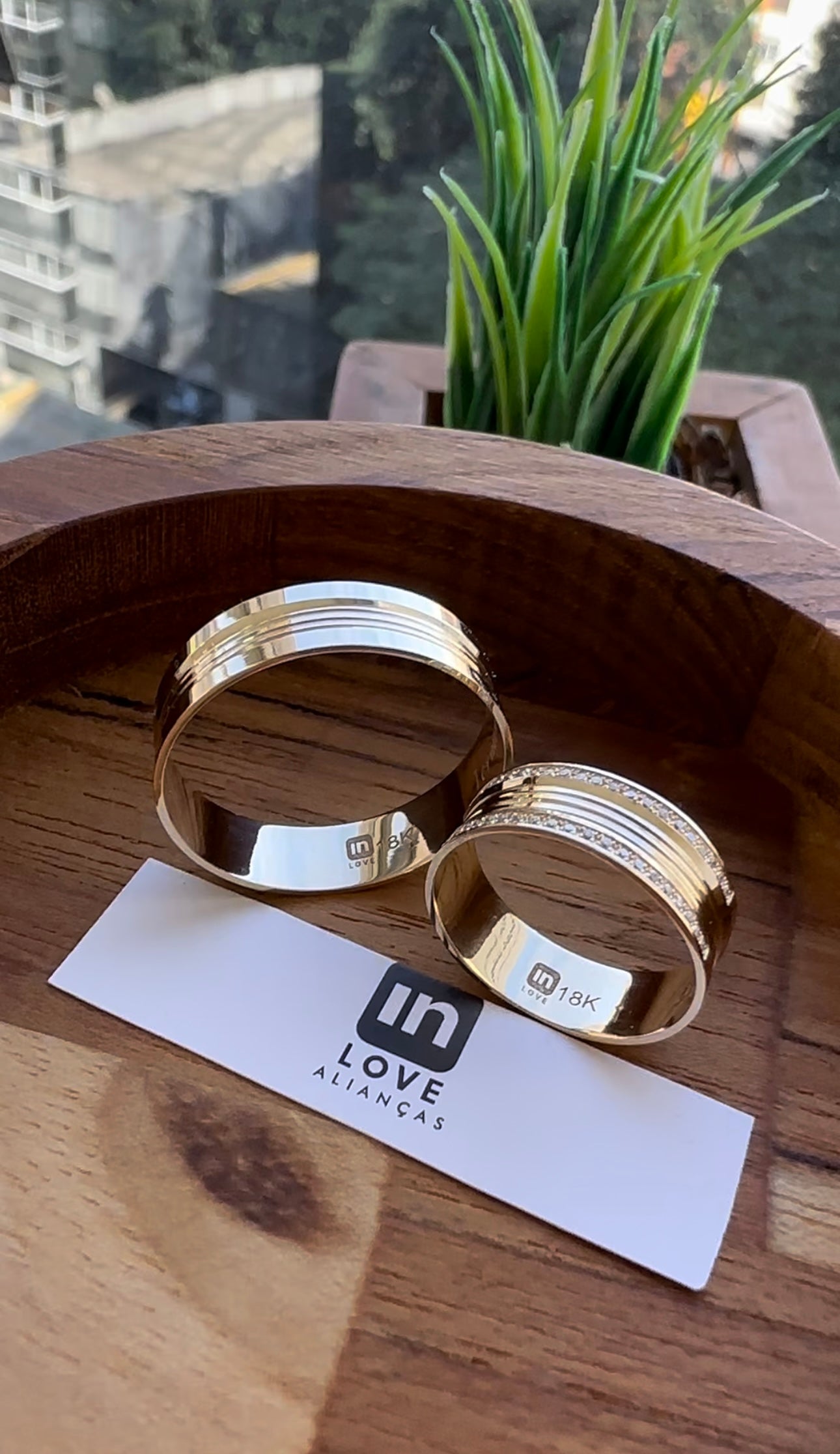 Alianças de Casamento em Ouro 18k - Modelo Paraíso | 5mm | 12x R$333