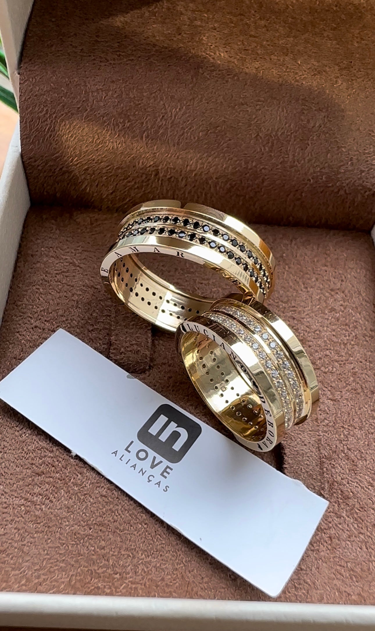 Alianças de Casamento em Ouro 18k - Modelo Amor Livre | 7mm | 12x R$1.141,66