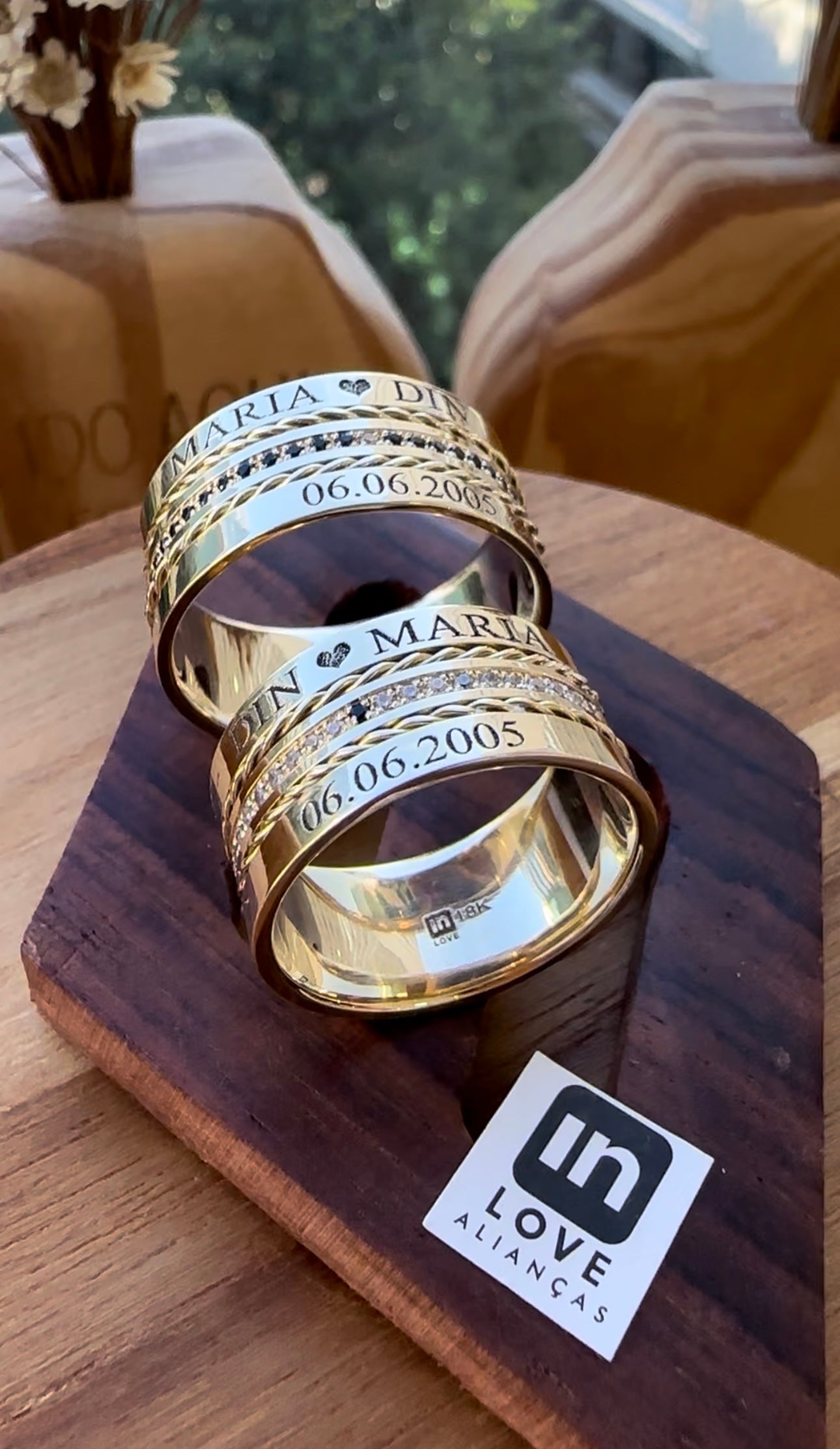 Alianças de Casamento em Ouro 18k - Modelo Bem me Quer | 10mm | 12x R$1.831,66