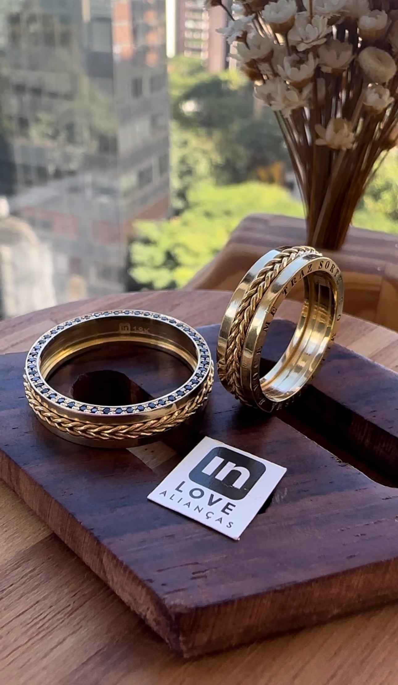 Alianças de Casamento em Ouro 18k - Modelo Talismã | 5mm | 12x R$890
