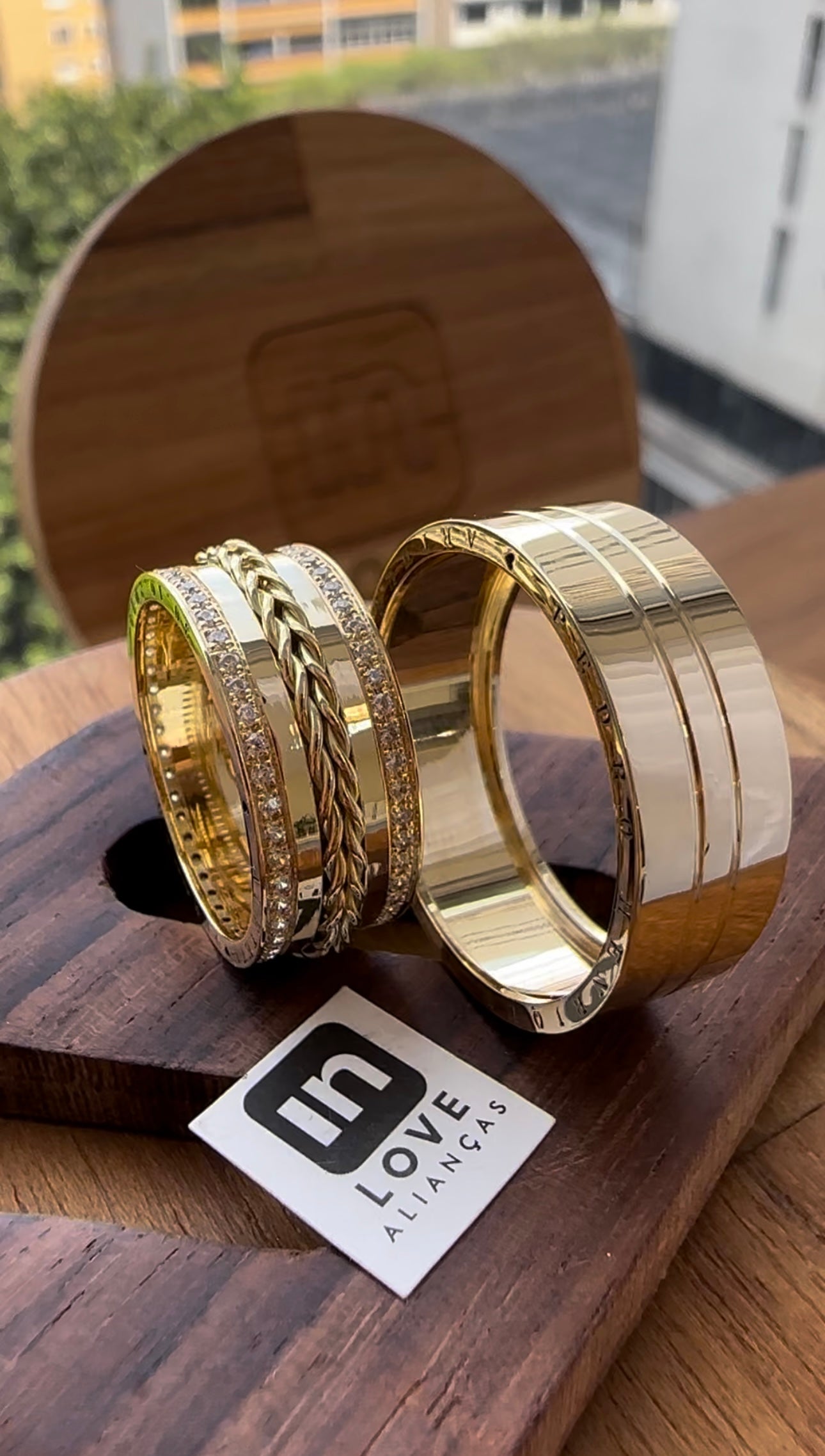 Alianças de Casamento em Ouro 18k - Modelo Jeito de Sentir | 8mm | 12x R$999.16
