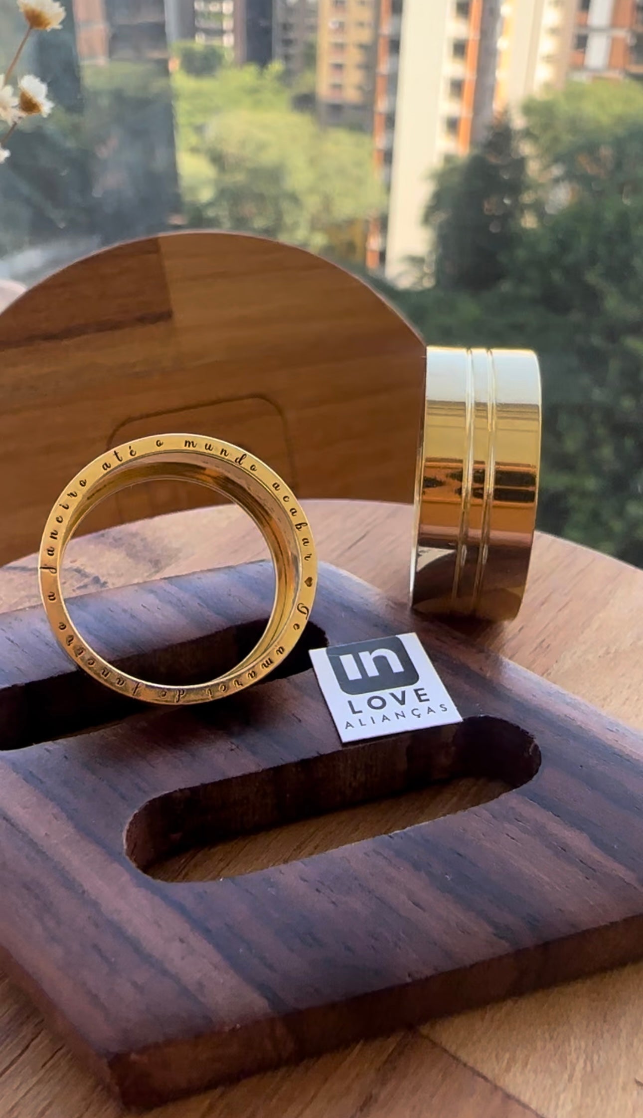 Alianças de Casamento em Ouro 18k - Modelo Joy | 10mm | 12x R$999