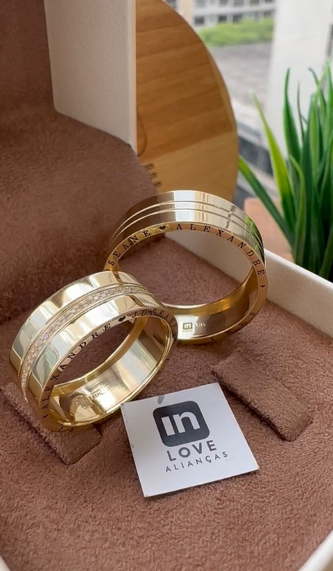 Alianças de Casamento em Ouro 18k - Modelo Joy | 8mm | 12x R$832.5