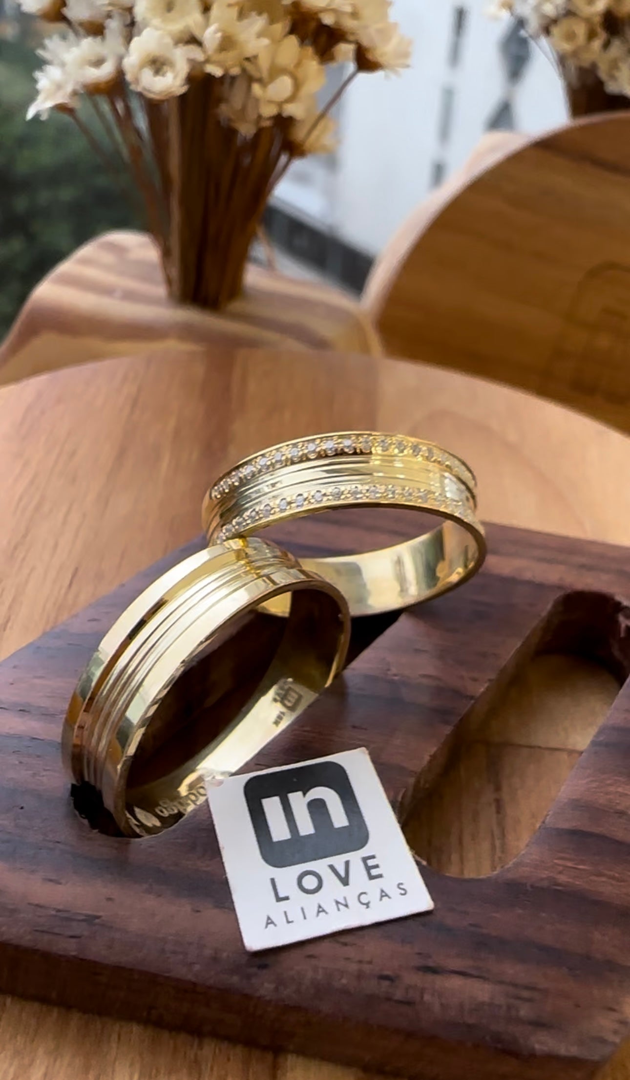 Alianças de Casamento em Ouro 18k - Modelo Paraíso | 5mm | 12x R$333