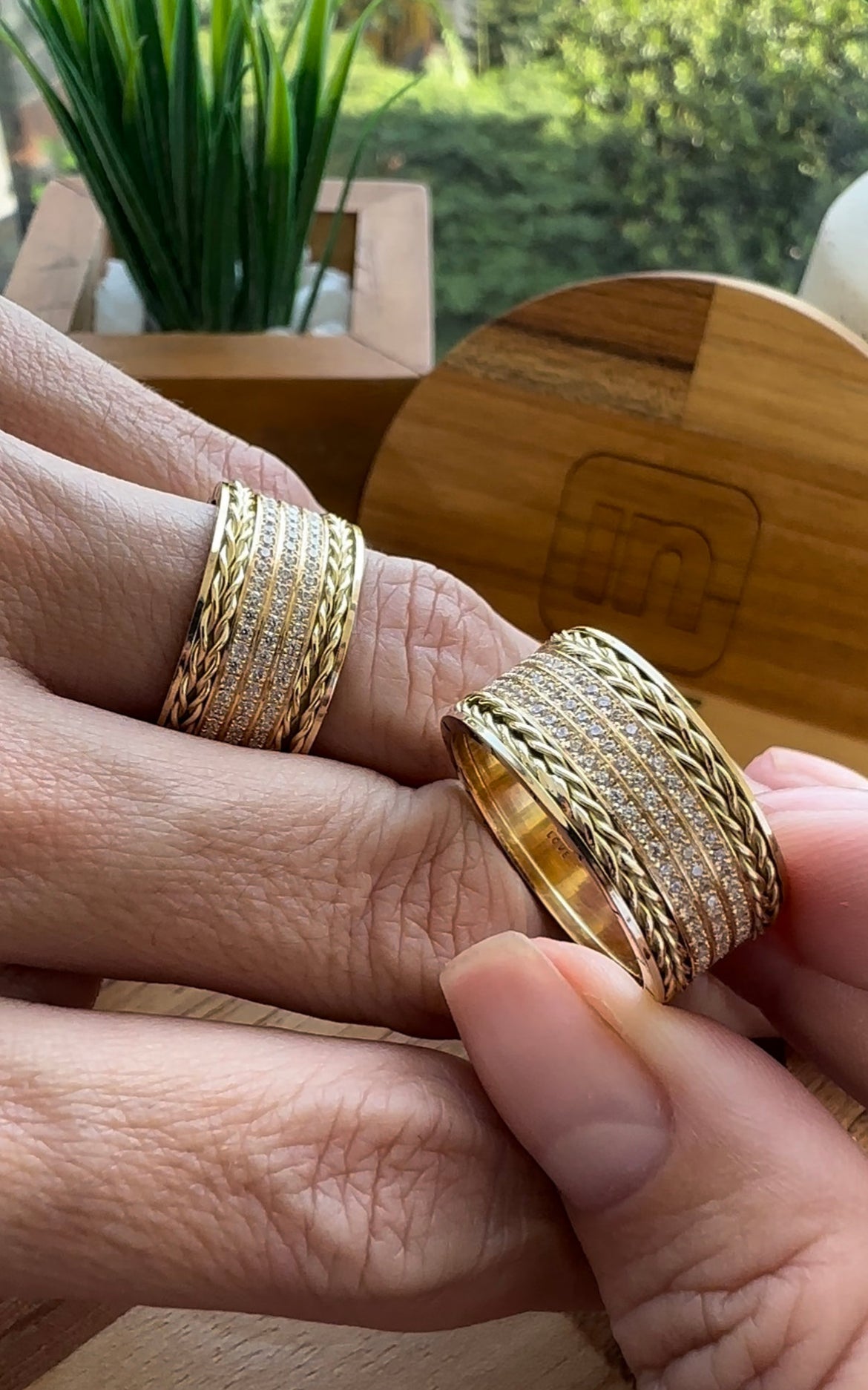 Alianças de Casamento em Ouro 18k - Modelo Pra Sempre | 10mm | 12x R$1.913,33