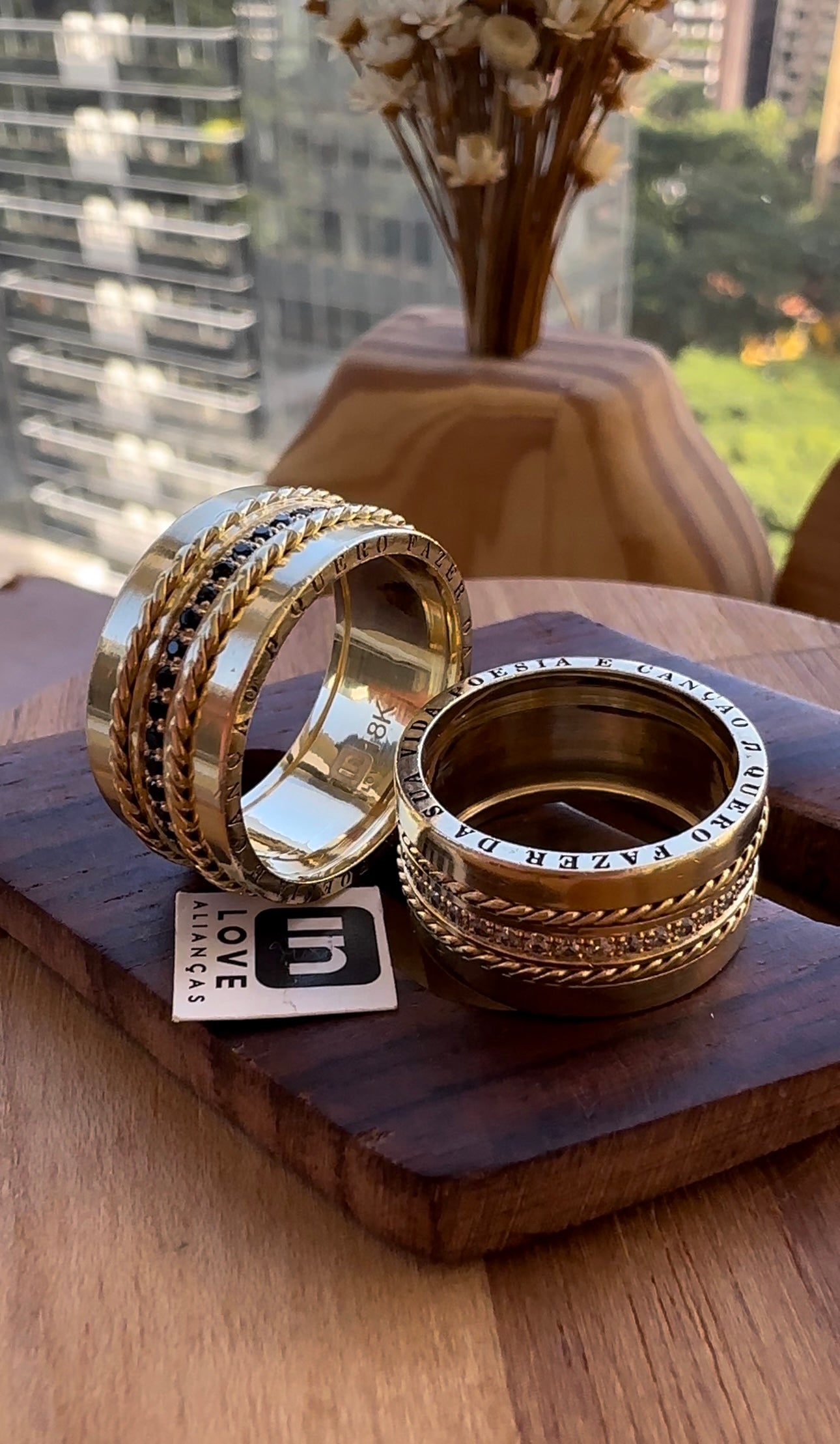Alianças de Casamento em Ouro 18k - Modelo Bem Que Se Quis | 10mm | 12x R$1.723,33