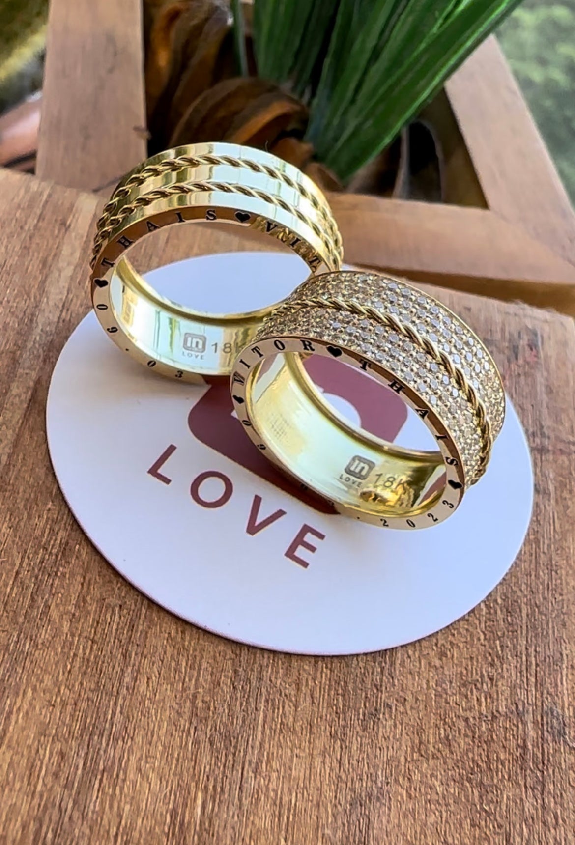 Alianças de Casamento em Ouro 18k - Modelo Meu Abrigo | 8mm | 12x R$1.249