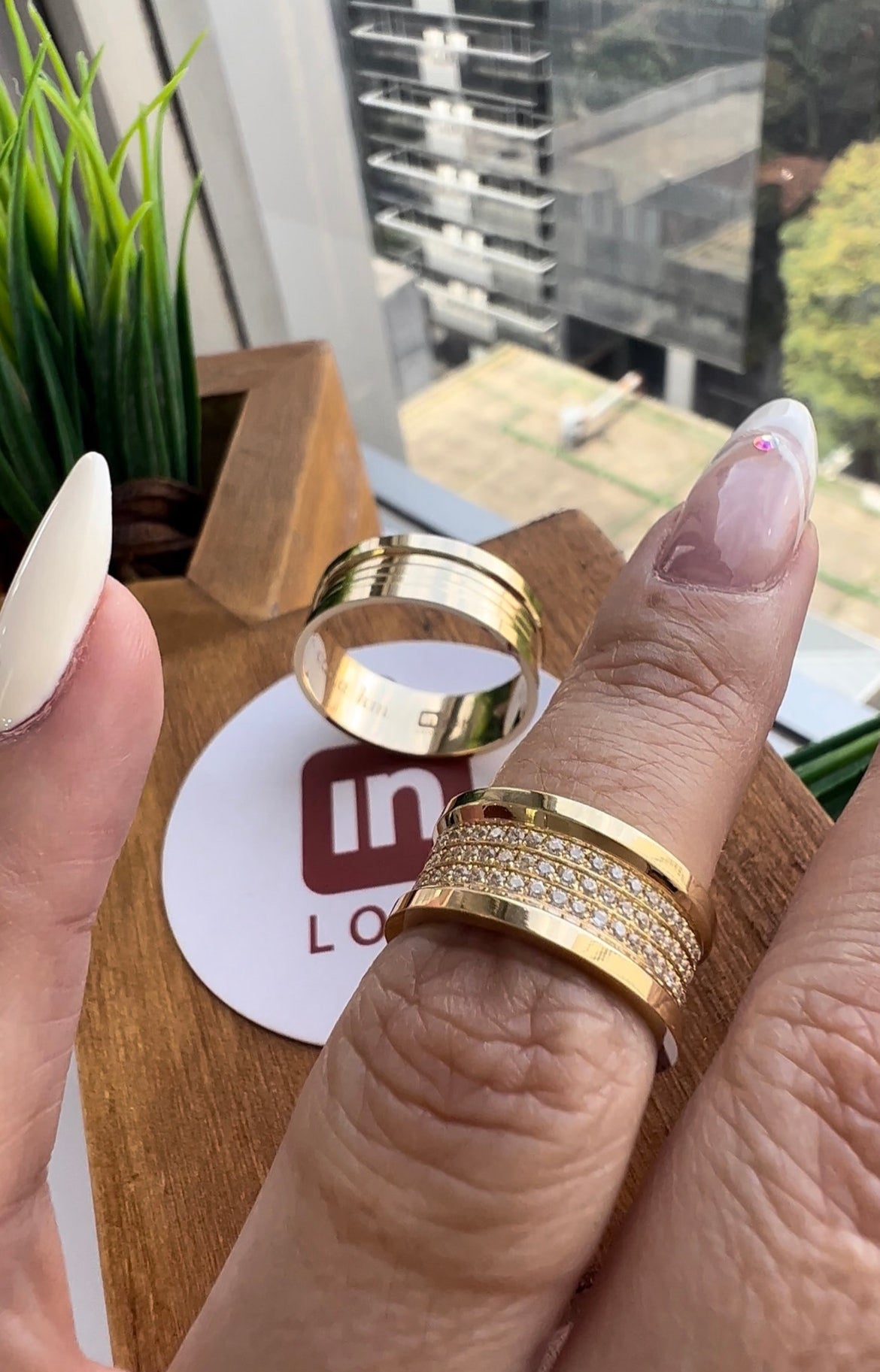 Alianças de Casamento em Ouro 18k - Modelo Maldivas | 8mm | 12x R$825
