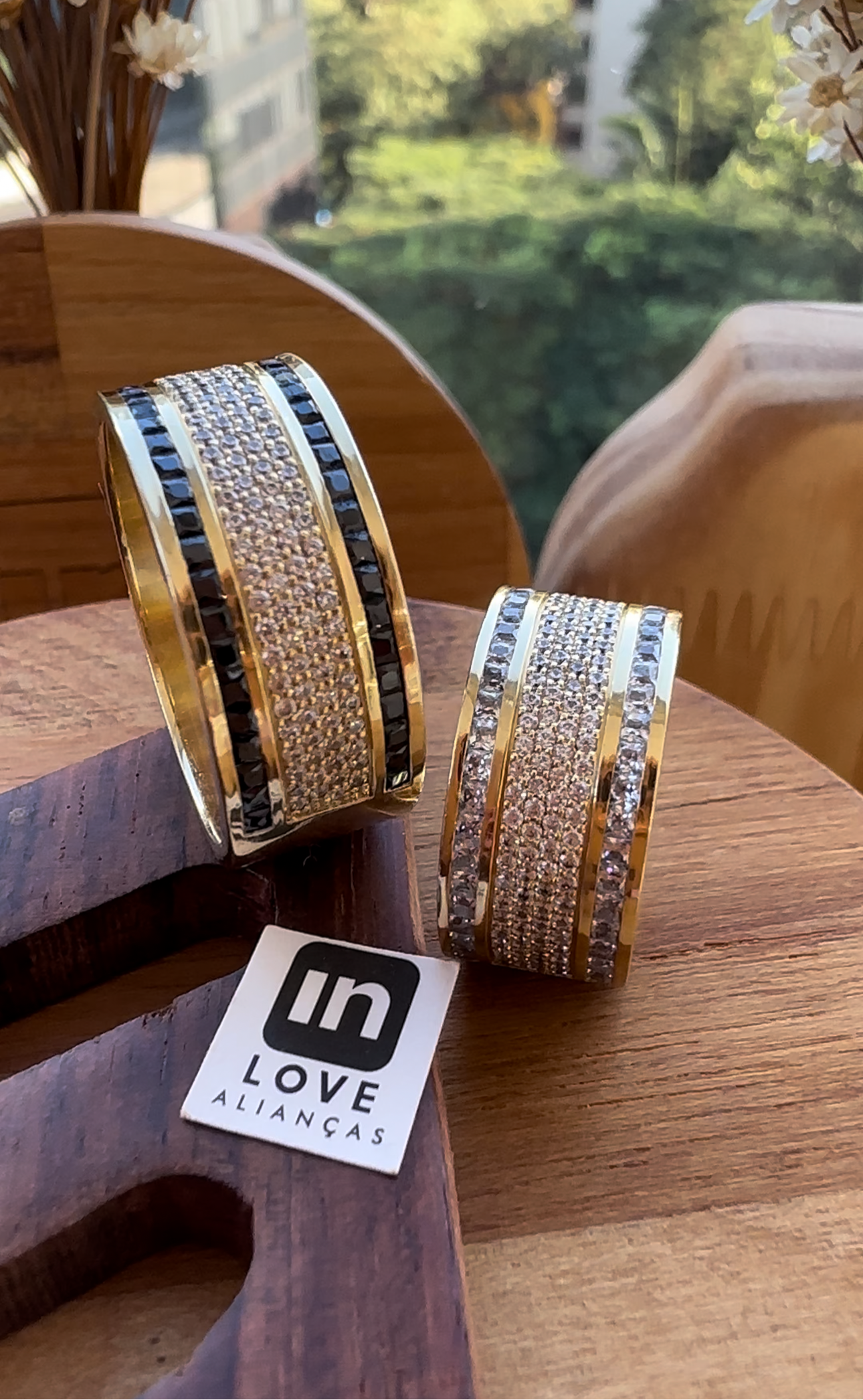 Alianças de Casamento em Ouro 18k - Modelo Afrodite | 10mm | 12x R$1.990