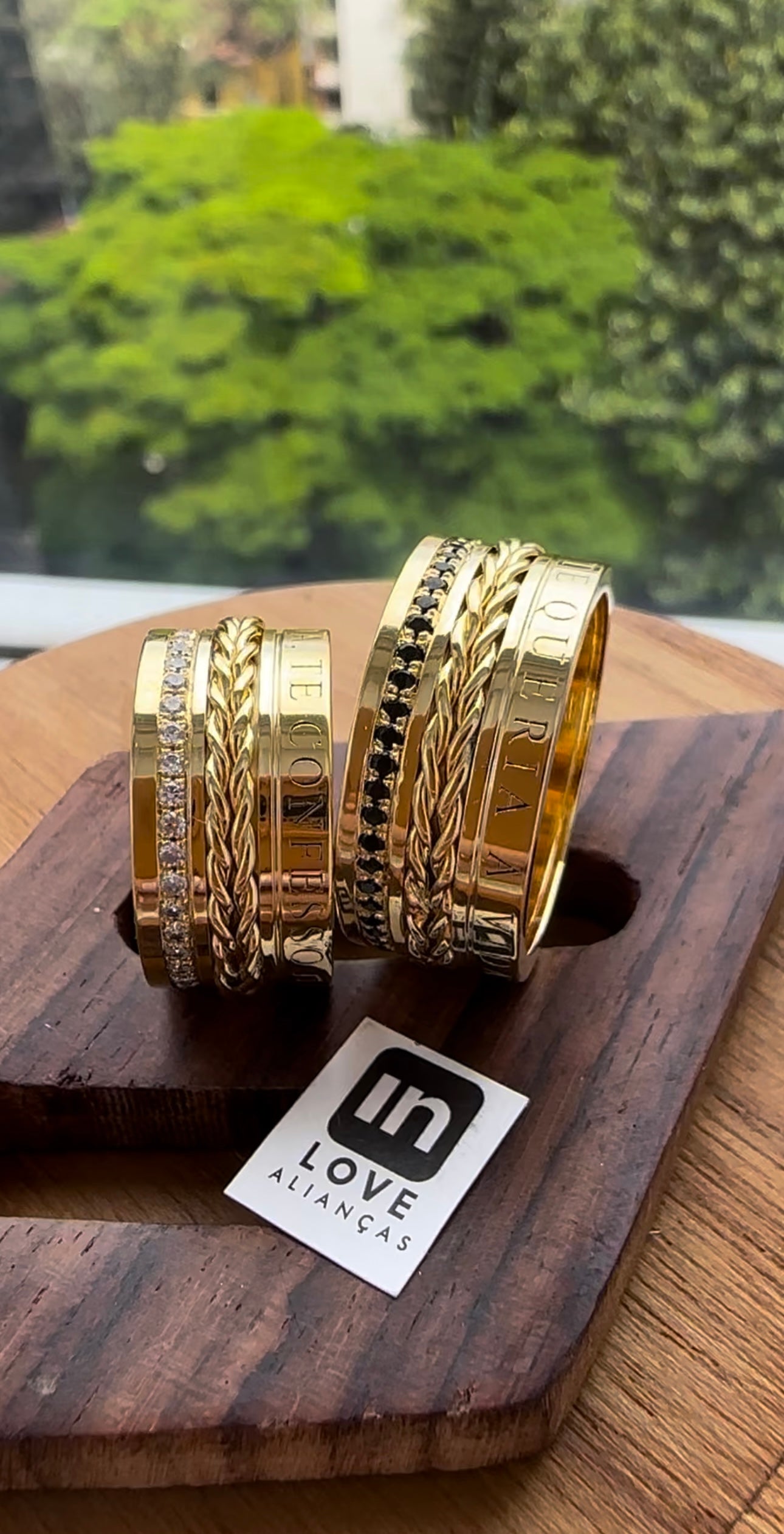 Alianças de Casamento em Ouro 18k - Modelo Te Confesso | 10mm | 12x R$1.582,5