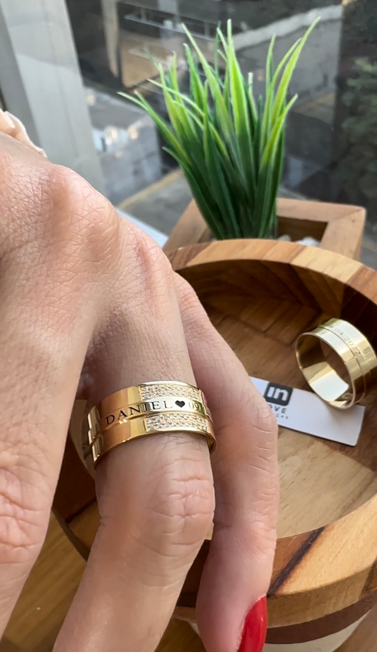Alianças de Casamento em Ouro 18k - Modelo Par Perfeito | 8mm | 12x R$816,66