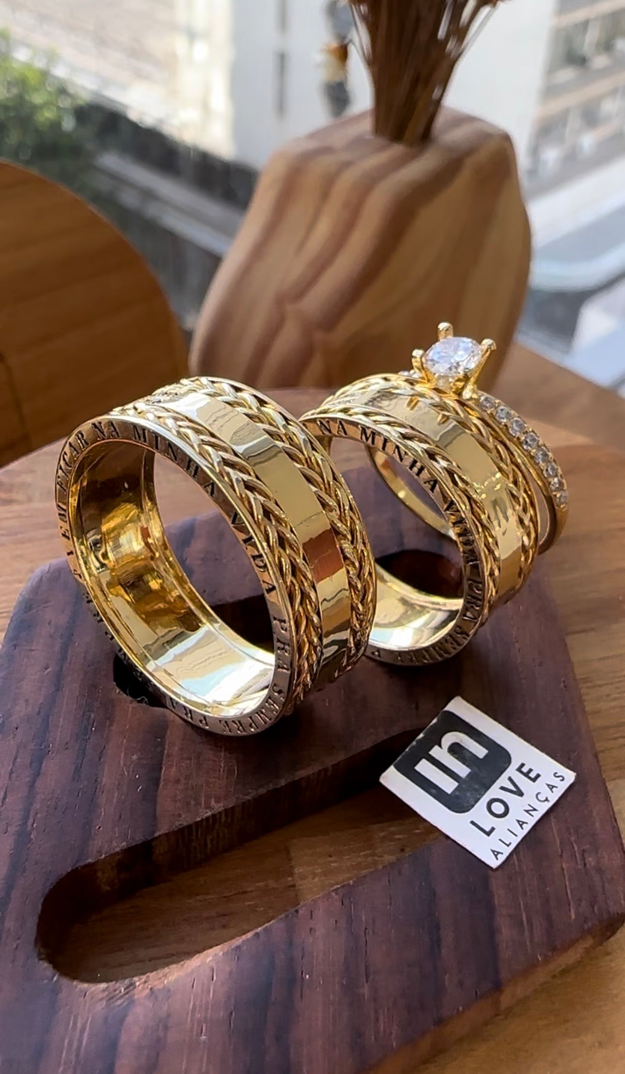 Alianças de Casamento em Ouro 18k - Modelo Pra Sempre | 8mm | 12x R$1.453,33