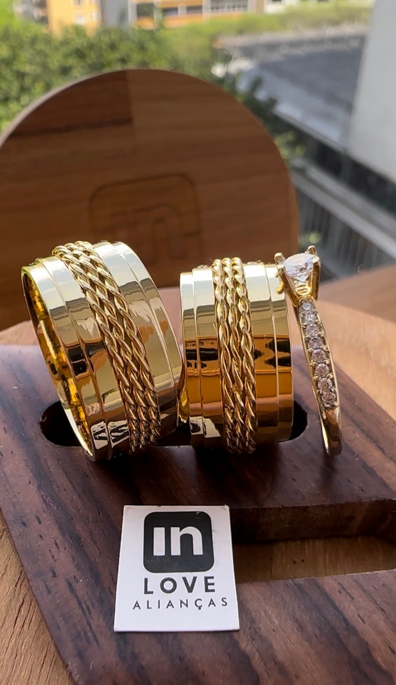 Alianças de Casamento em Ouro 18k - Modelo Data Especial | 10mm | 12x R$1.333