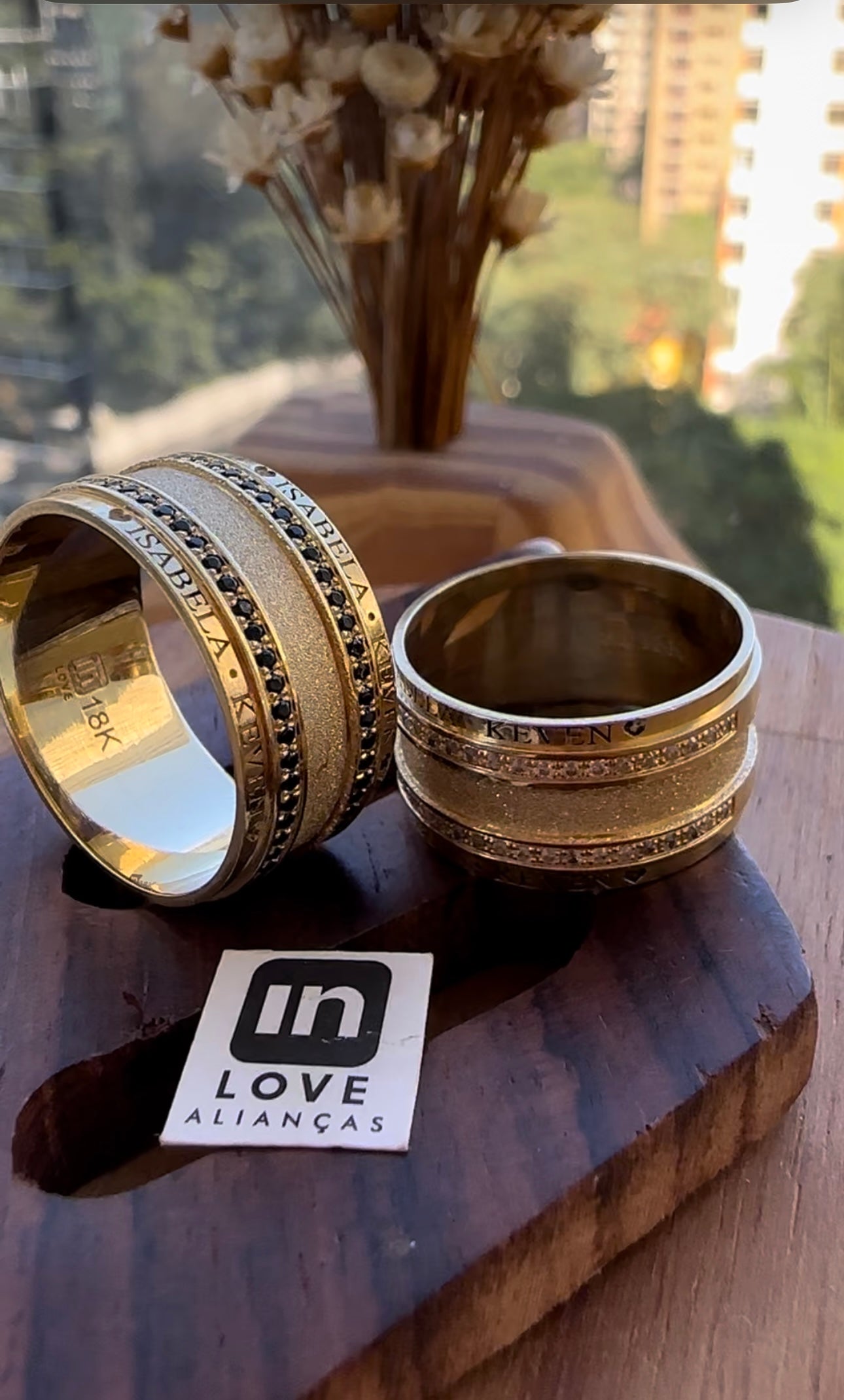 Alianças de Casamento em Ouro 18k - Modelo Quero te Encontrar | 10mm | 12x R$1.241.66