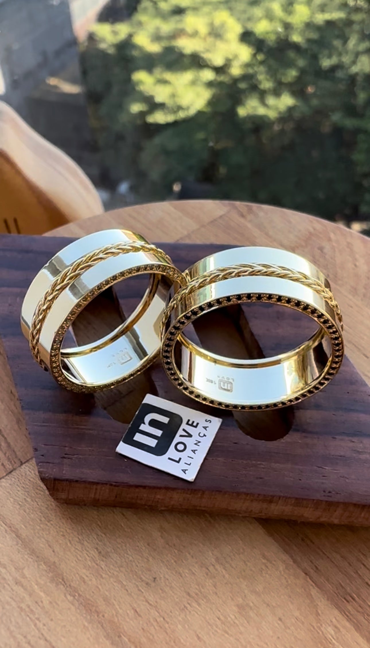 Alianças de Casamento em Ouro 18k - Modelo Talismã | 8mm | 12x R$999