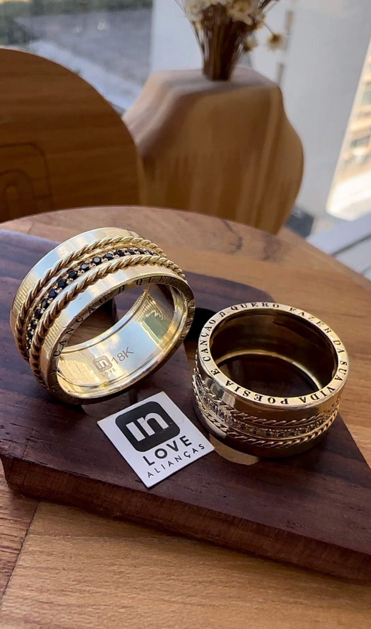 Alianças de Casamento em Ouro 18k - Modelo Bem Que Se Quis | 10mm | 12x R$1.723,33