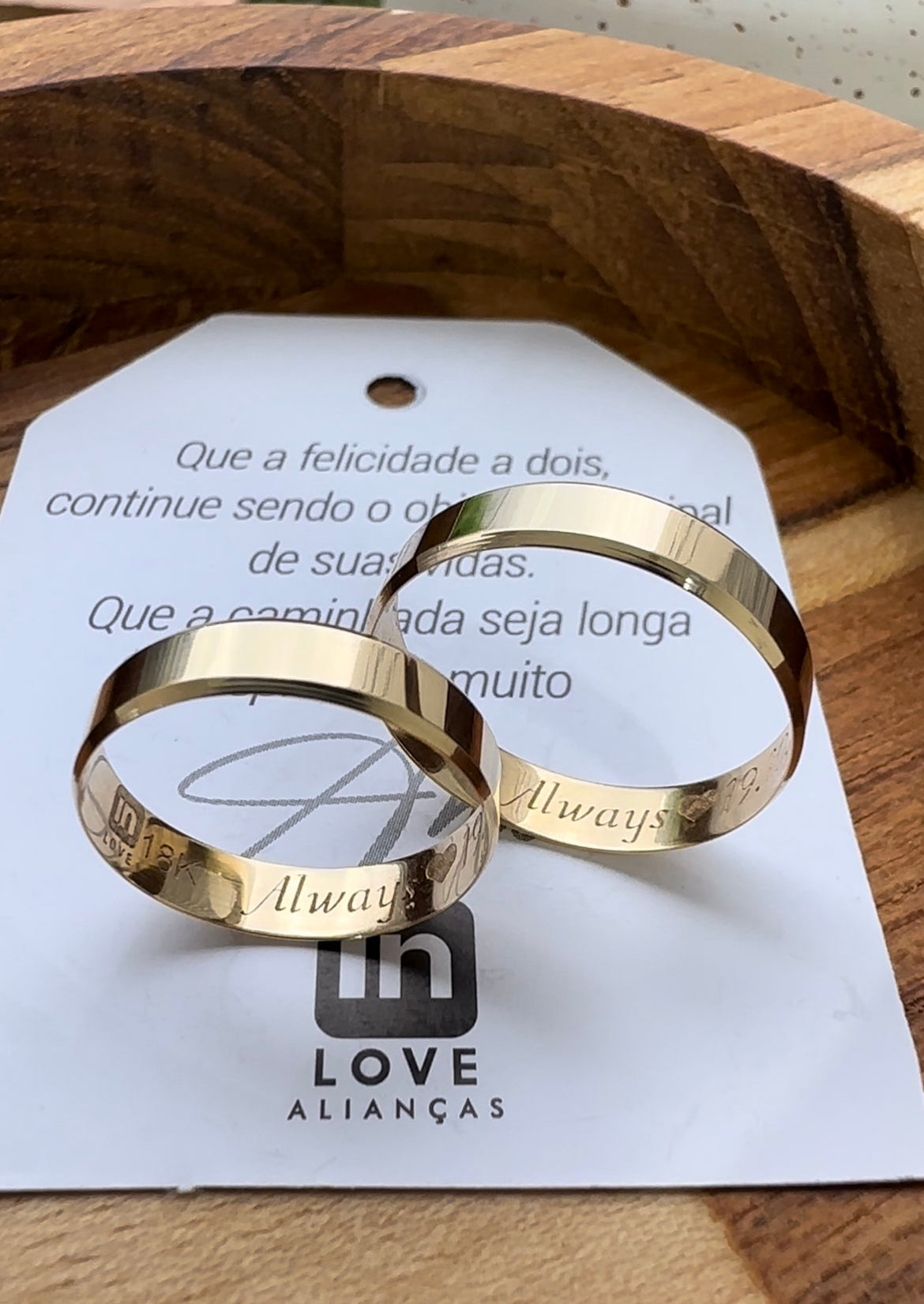 Par de Alianças em Ouro 18k - Modelo Sonho Bom | 4mm | 12x R$299