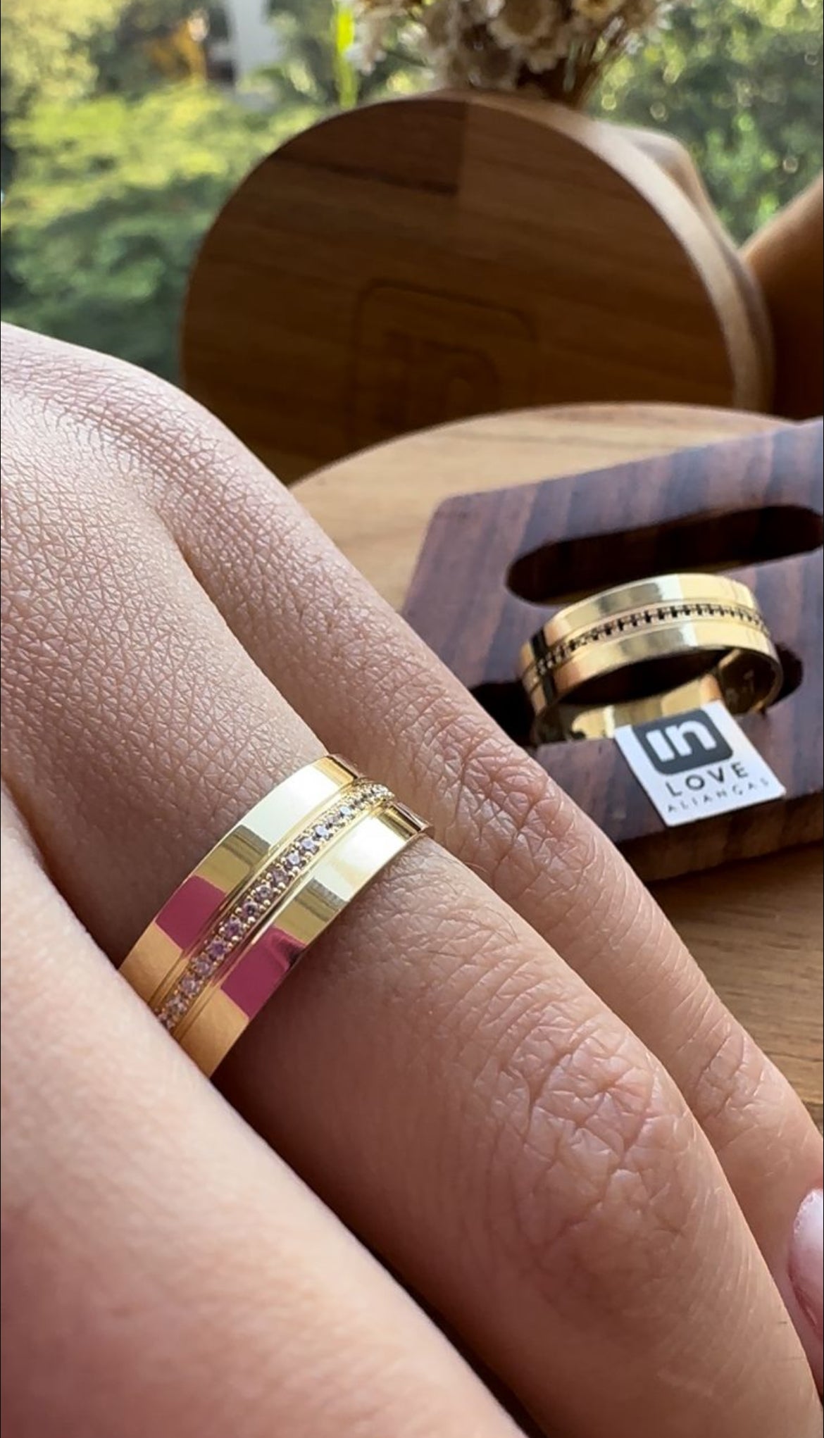 Alianças de Casamento em Ouro 18k - Modelo Mimosinha | 6mm | 12x R$499