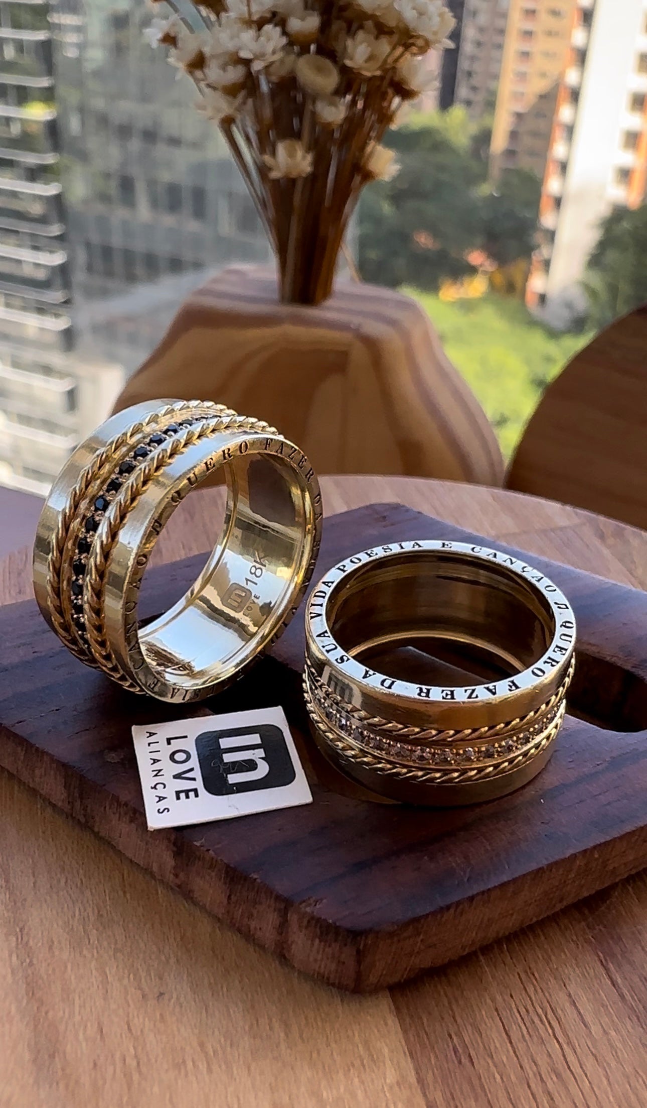 Alianças de Casamento em Ouro 18k - Modelo Bem Que Se Quis | 10mm | 12x R$1.723,33