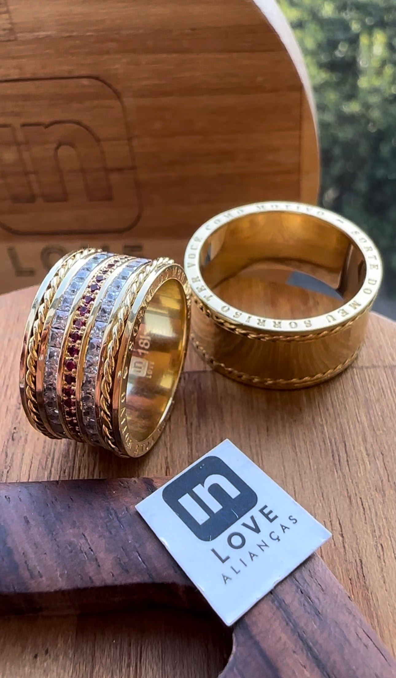 Alianças de Casamento em Ouro 18k - Modelo Ágape | 10mm | 12x R$1996.16