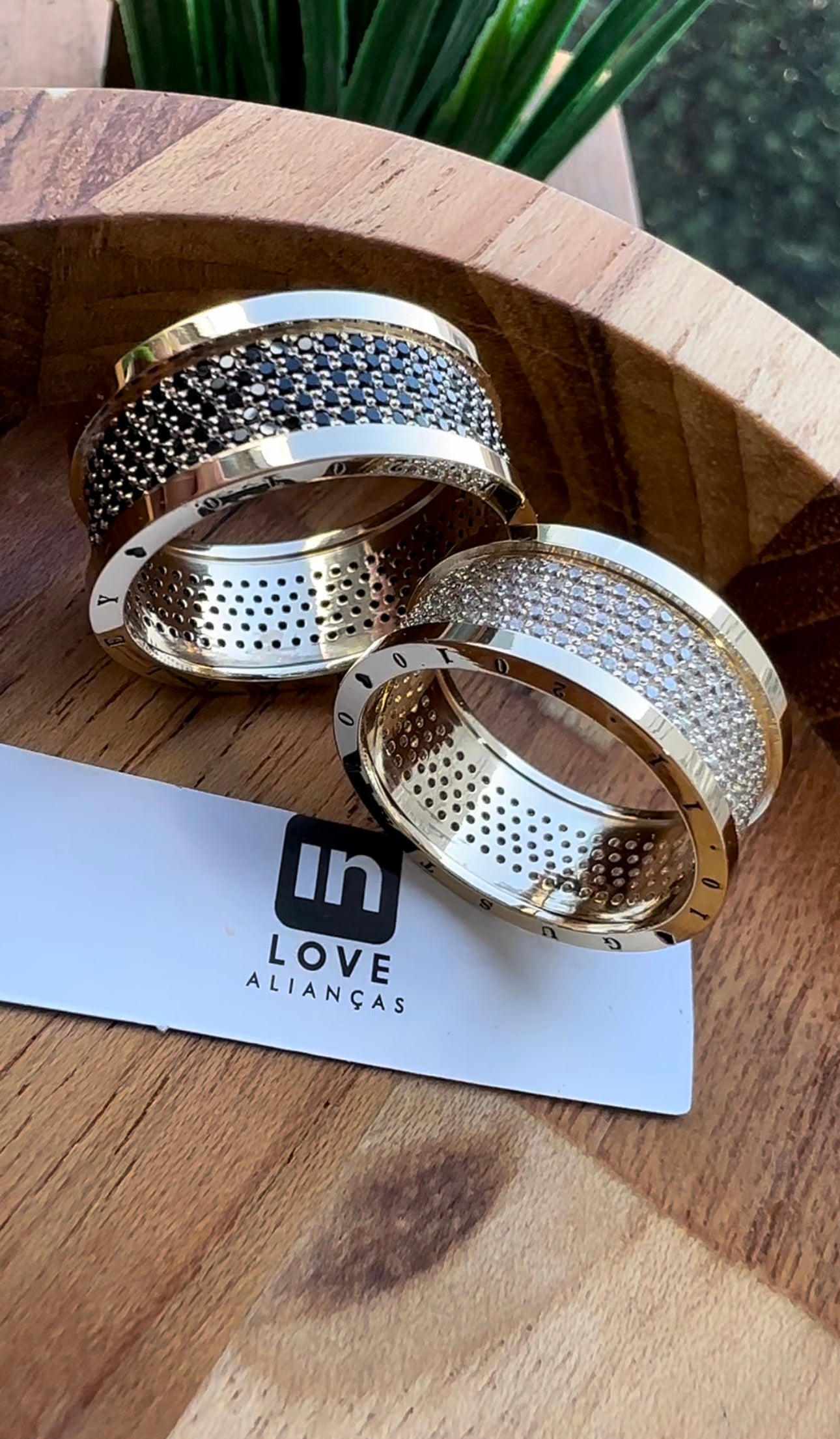 Alianças de Casamento em Ouro 18k - Modelo Intense Duo | 9mm | 12x R$1.233,33