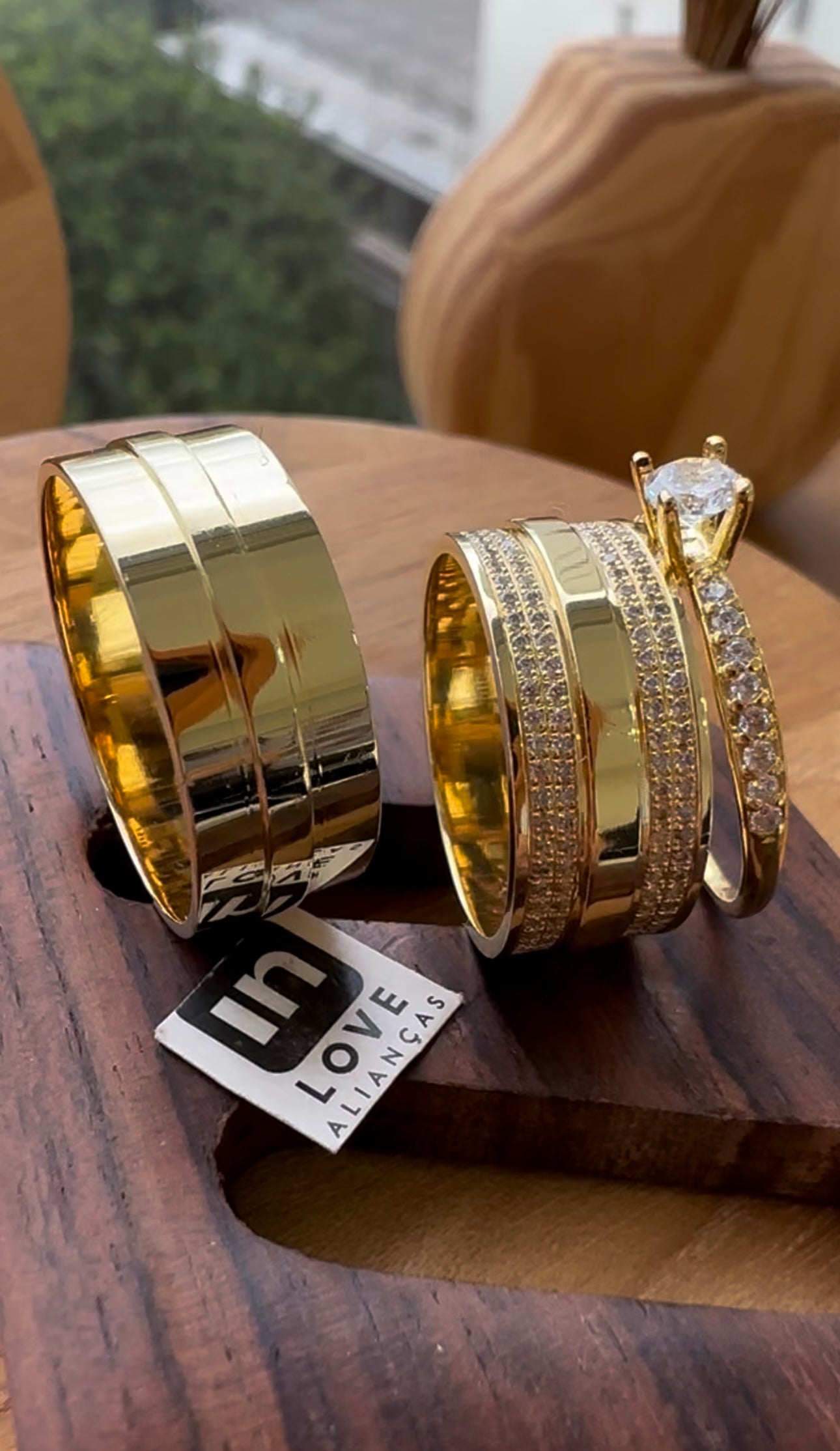 Alianças de Casamento em Ouro 18k - Modelo Perfeição | 8mm | 12x R$833