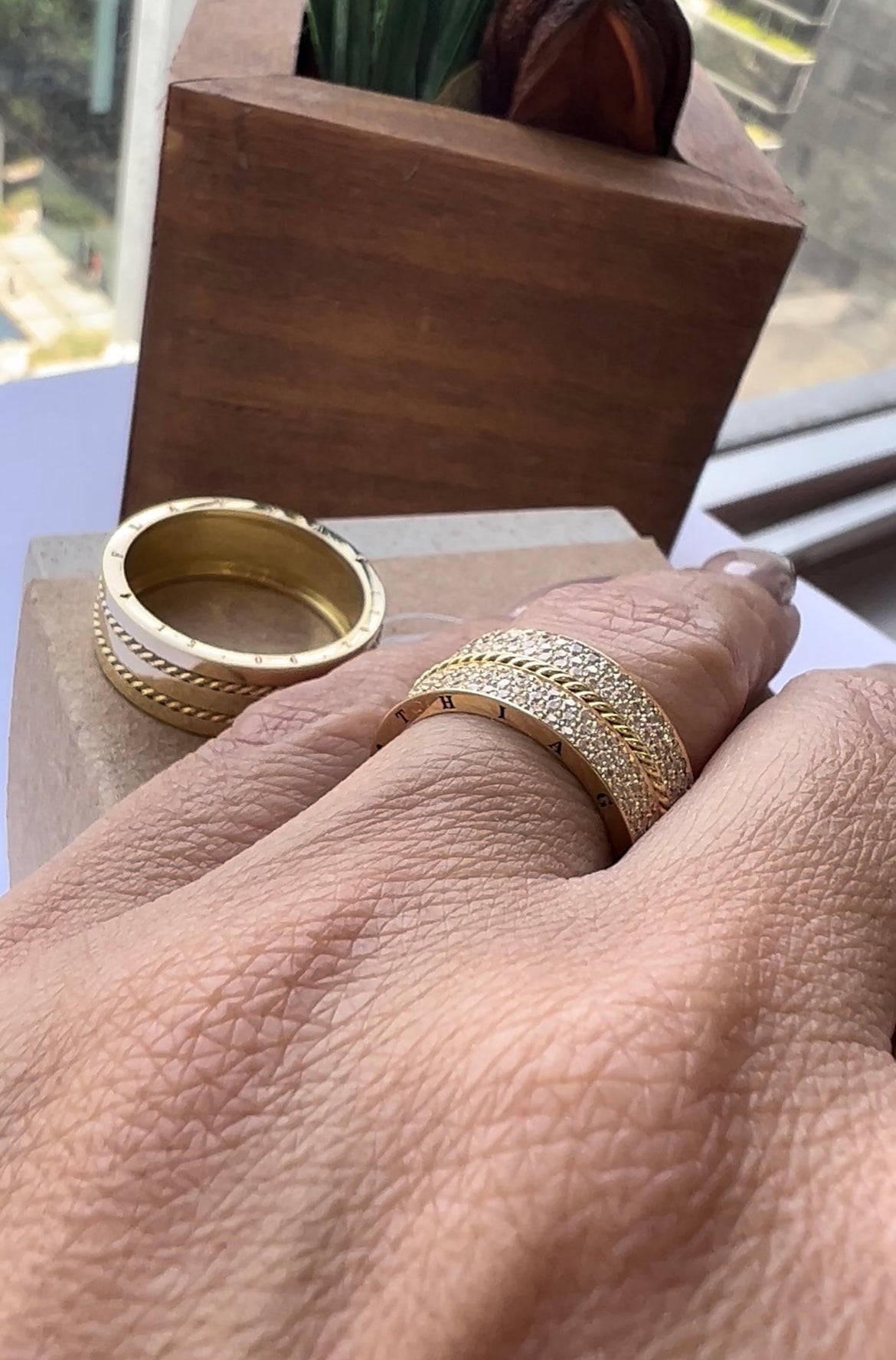 Alianças de Casamento em Ouro 18k - Modelo Meu Abrigo | 8mm | 12x R$1.249