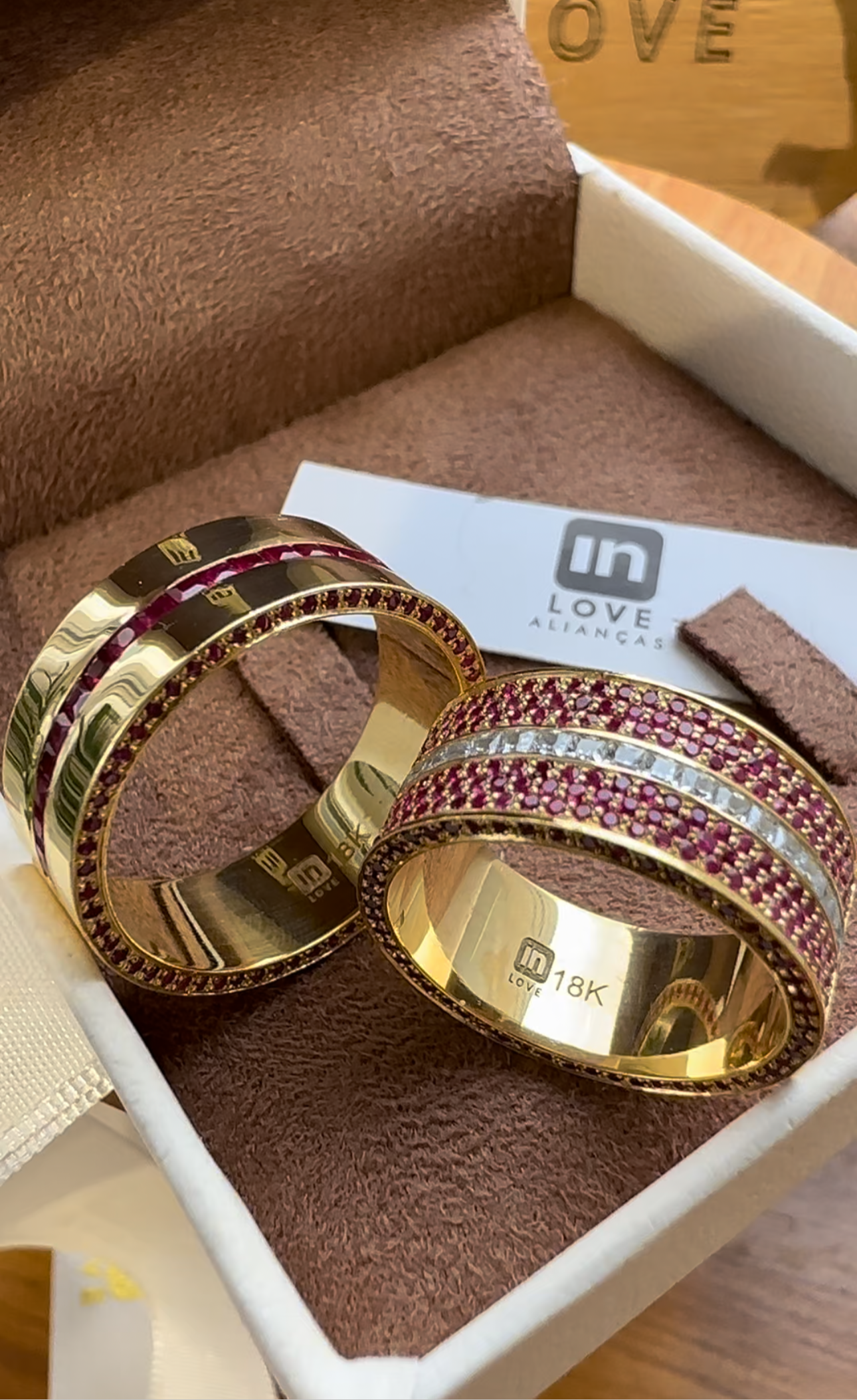 Alianças de Casamento em Ouro 18k - Modelo Cumplicidade | 8mm | 12x R$2.385,83