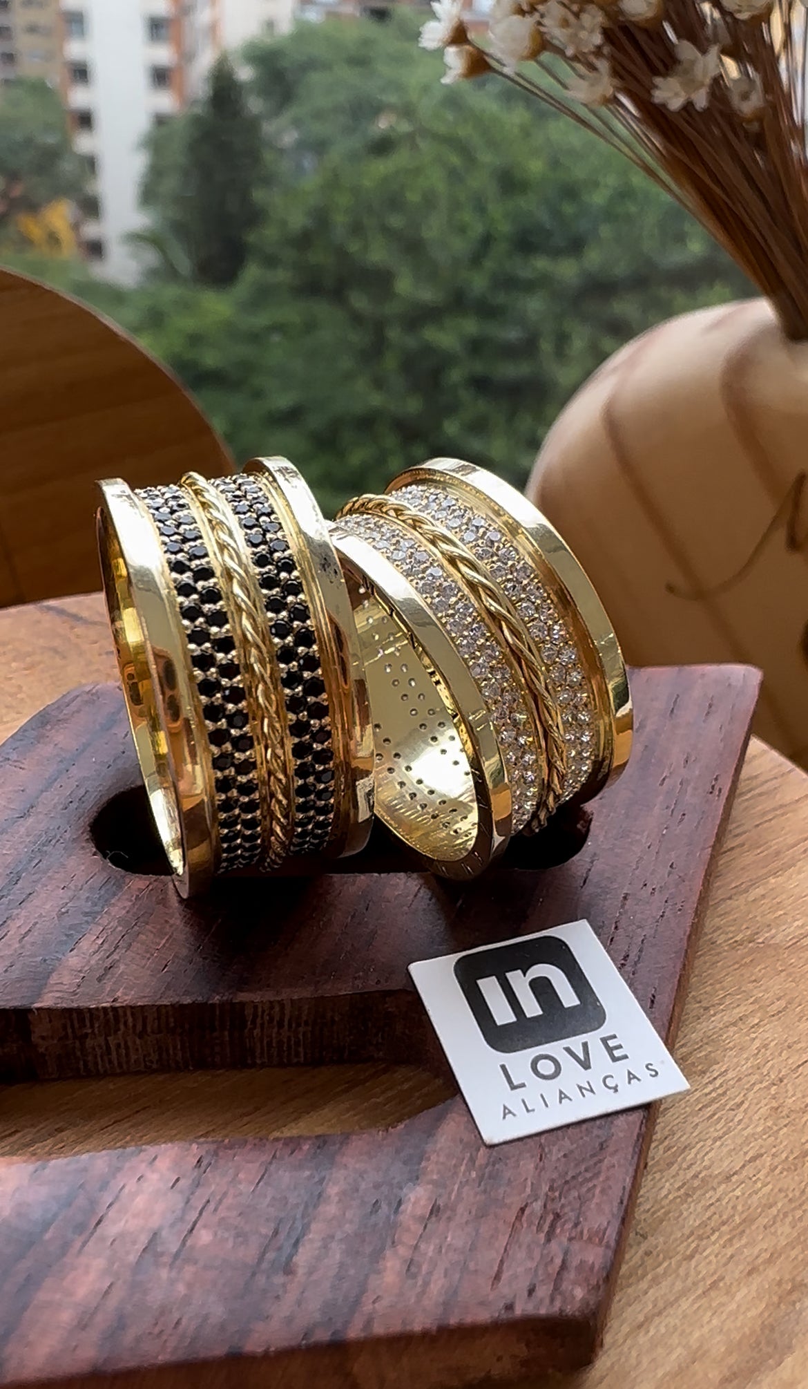 Alianças de Casamento em Ouro 18k - Modelo Desejo | 10mm | 12x R$1.249.1