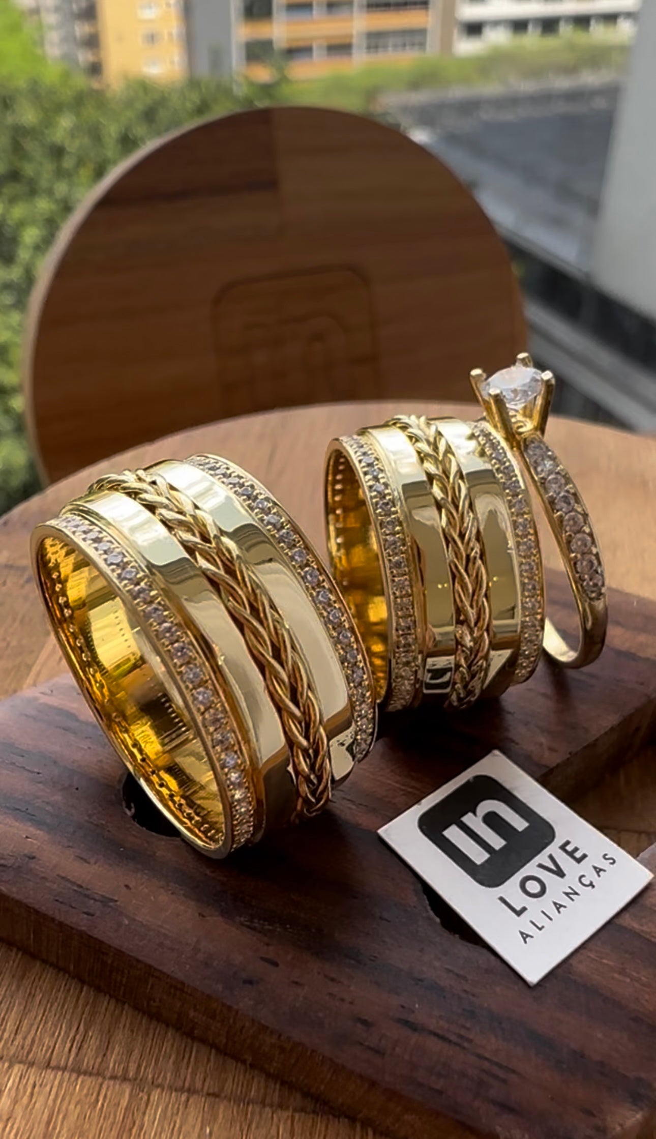 Alianças de Casamento em Ouro 18k - Modelo Jeito de Sentir | 10mm | 12x R$1.166