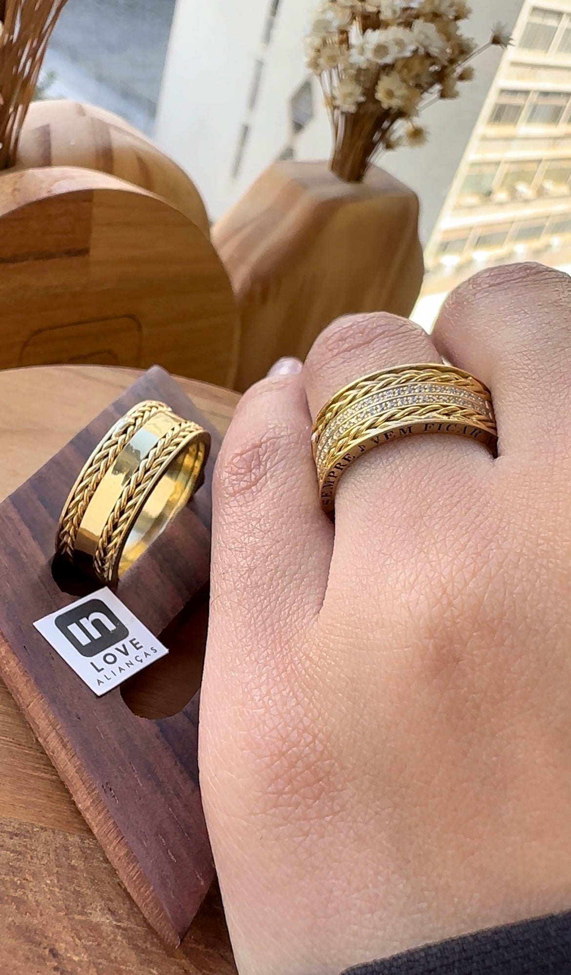 Alianças de Casamento em Ouro 18k - Modelo Pra Sempre | 8mm | 12x R$1.453,33
