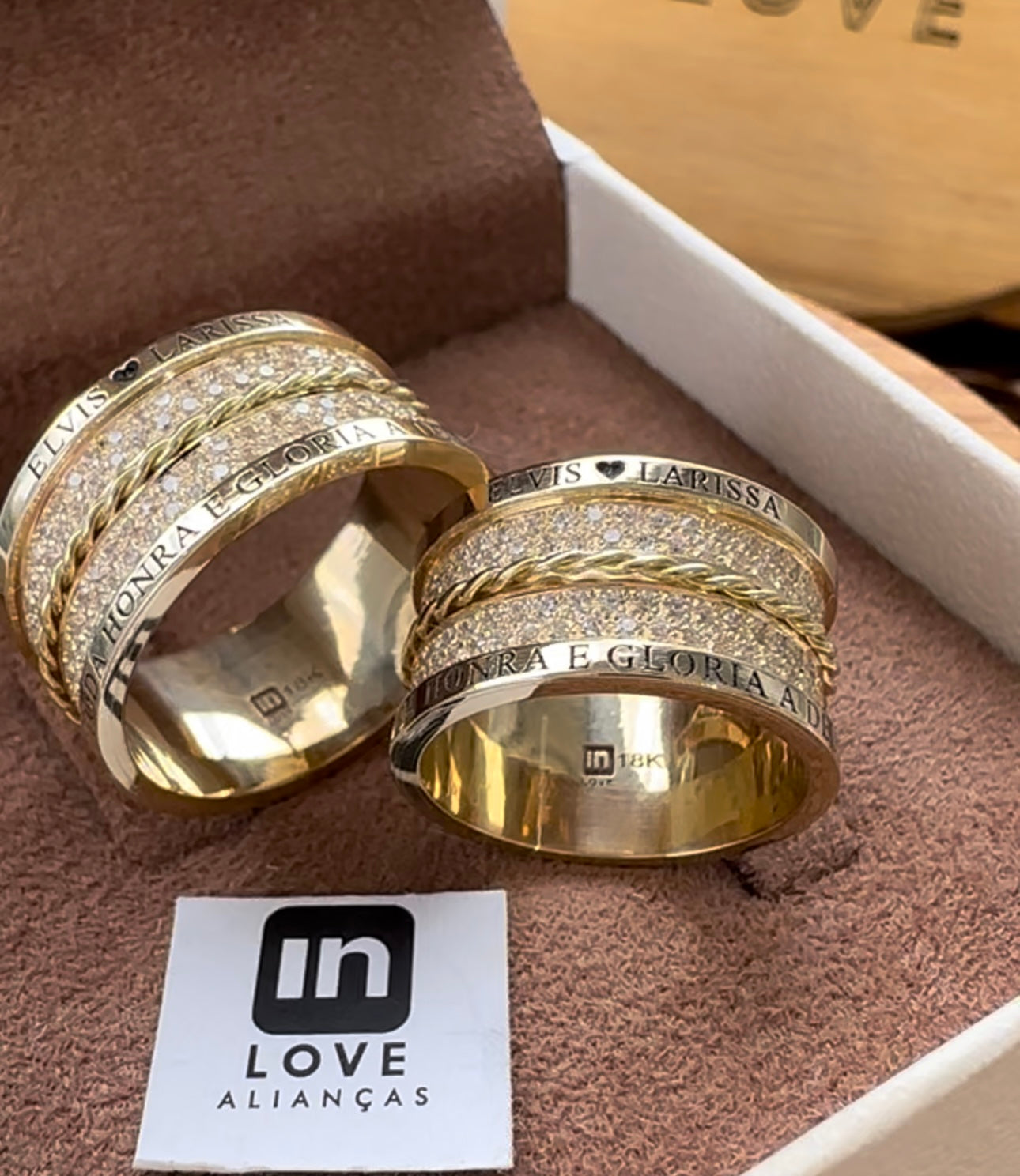 Alianças de Casamento em Ouro 18k - Modelo Desejo Master White | 10mm | 12x R$2.103,33