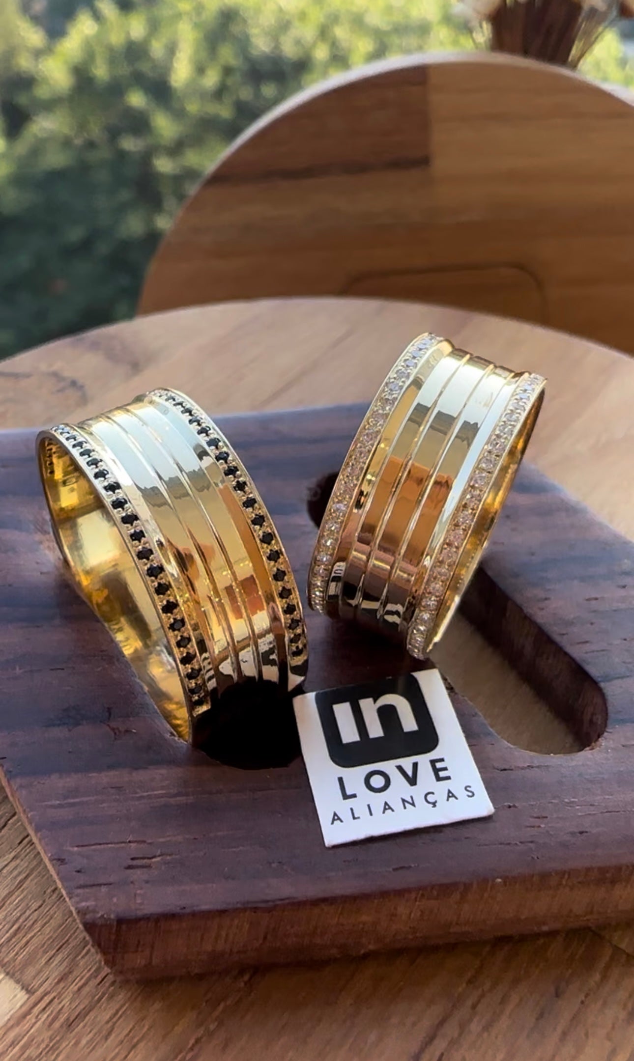 Alianças de Casamento em Ouro 18k - Modelo Paraíso | 8mm | 12x R$666