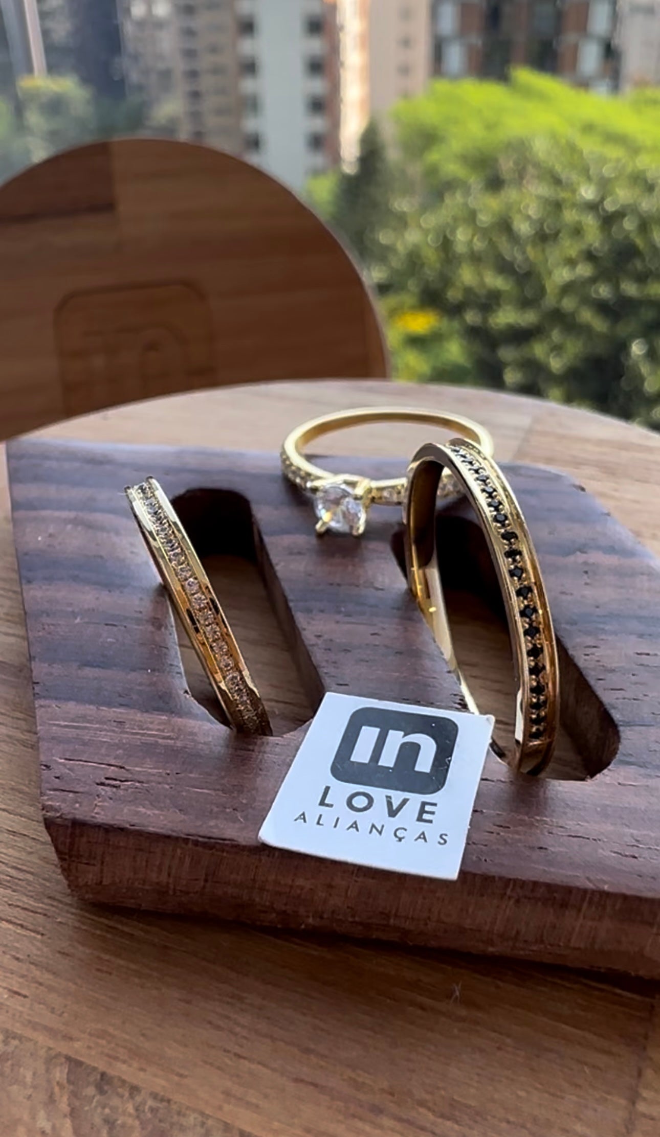 Par de Alianças em Ouro 18k - Modelo Mimo | 2mm | 12x R$299