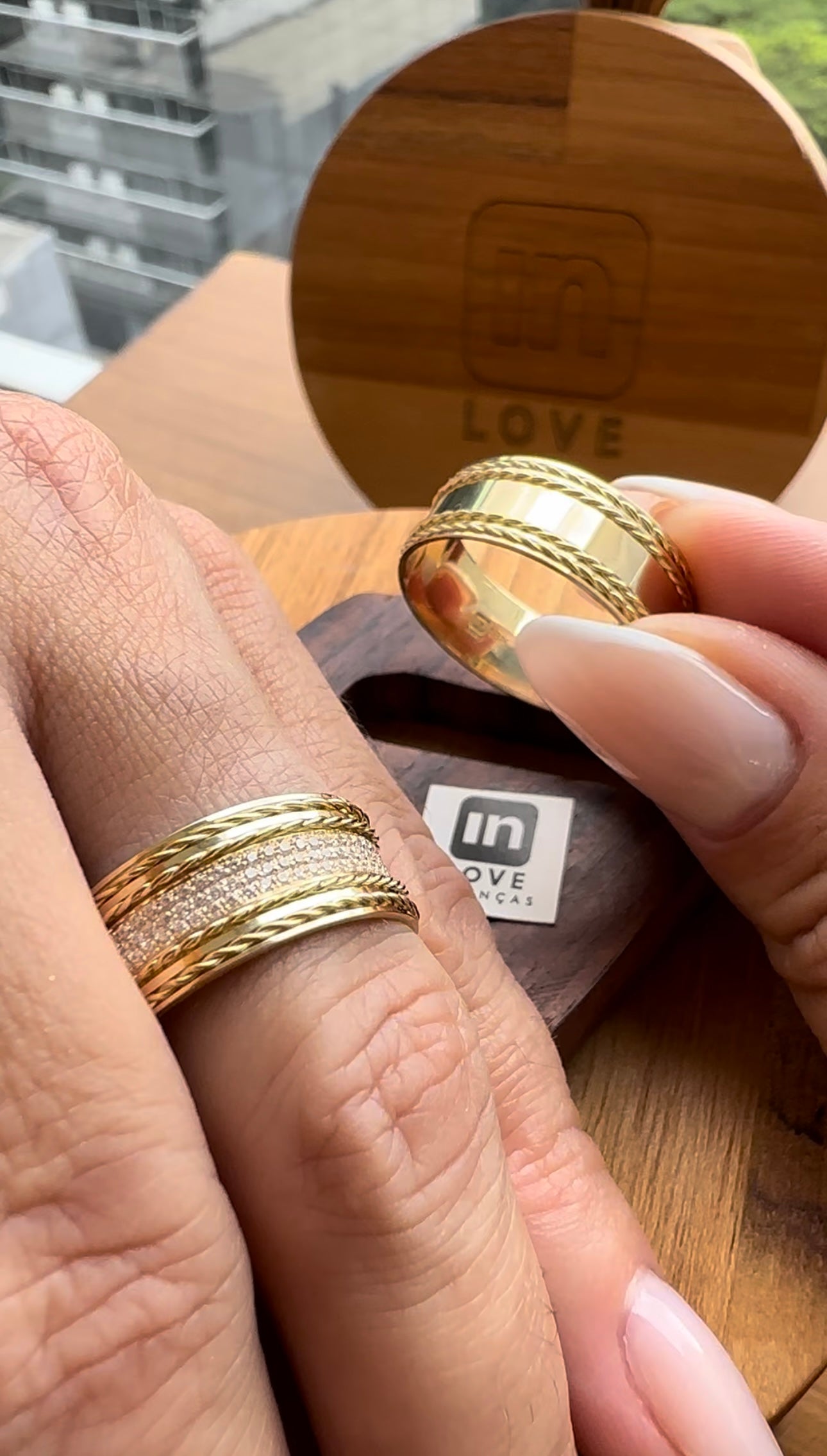 Alianças de Casamento em Ouro 18k - Modelo Bem Querer | 8mm | 12x R$1.030