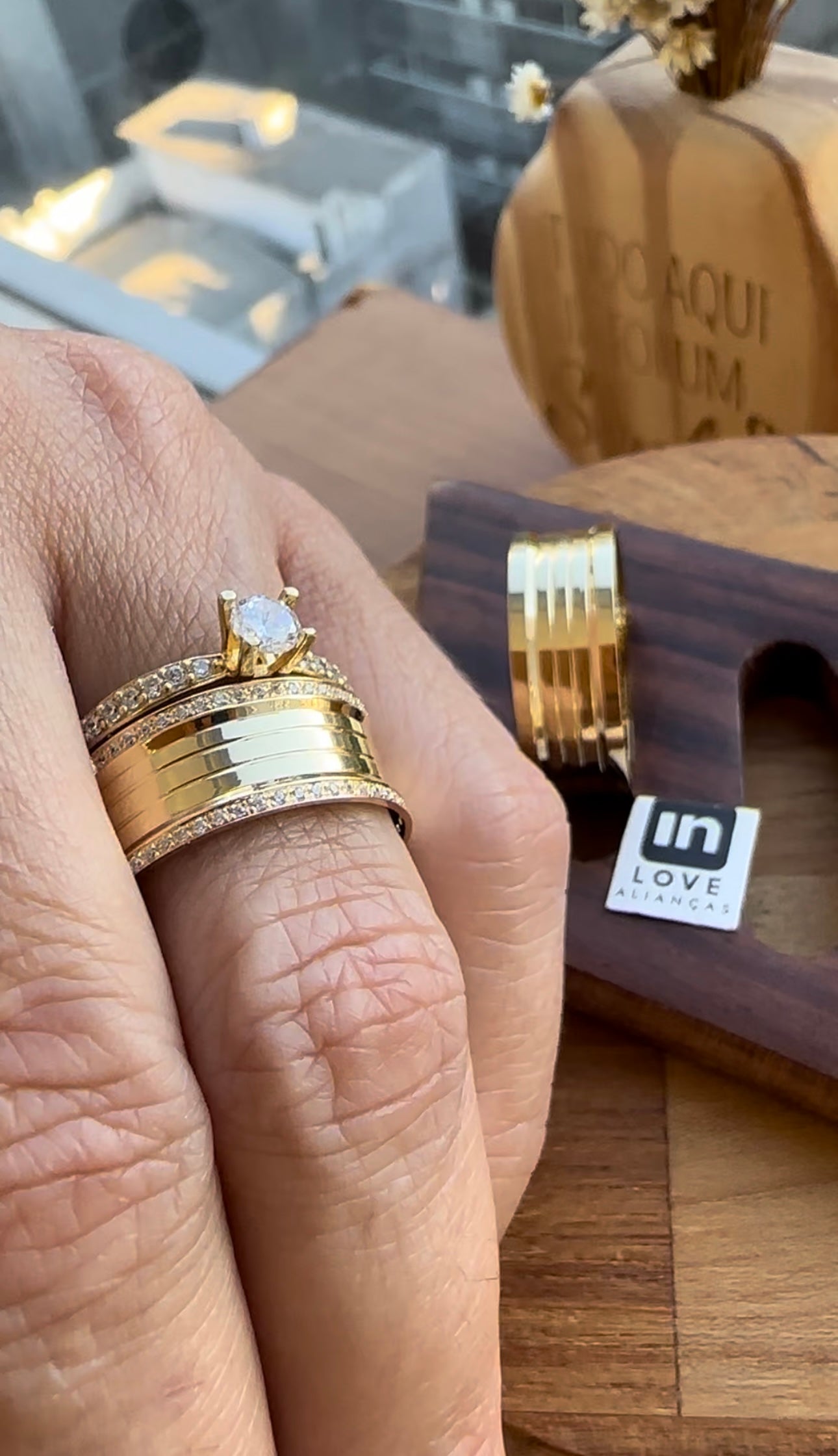 Alianças de Casamento em Ouro 18k - Modelo Paraíso | 8mm | 12x R$582,50