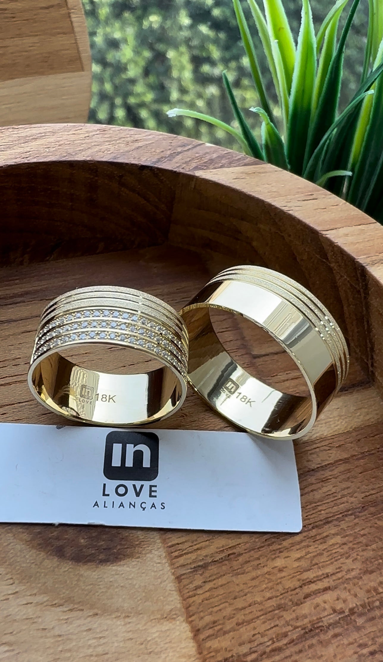 Alianças de Casamento em Ouro 18k - Modelo Felicidade | 8mm | 12x R$699