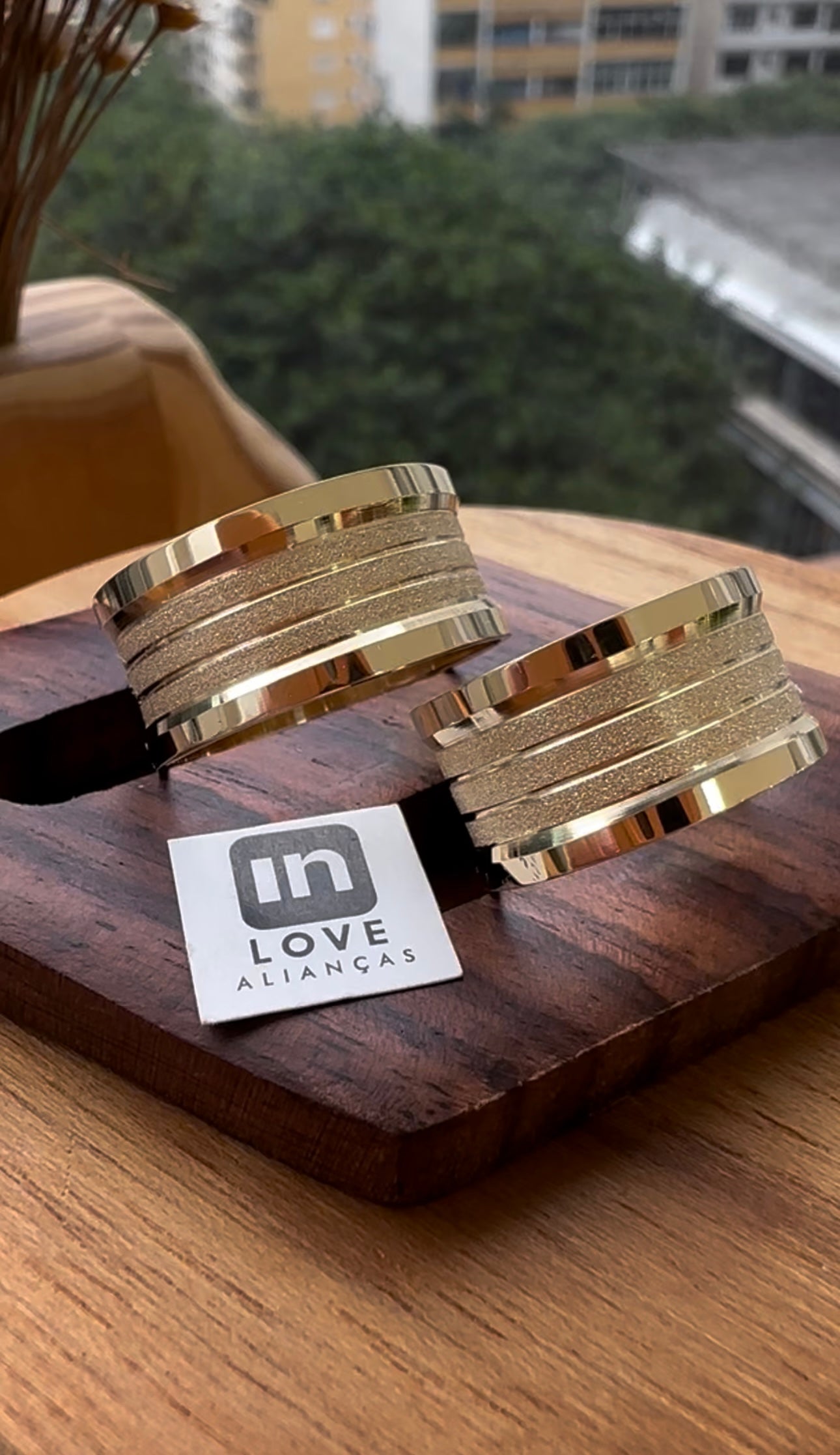 Alianças de Casamento em Ouro 18k - Modelo Favorite | 10mm | 12x R$750