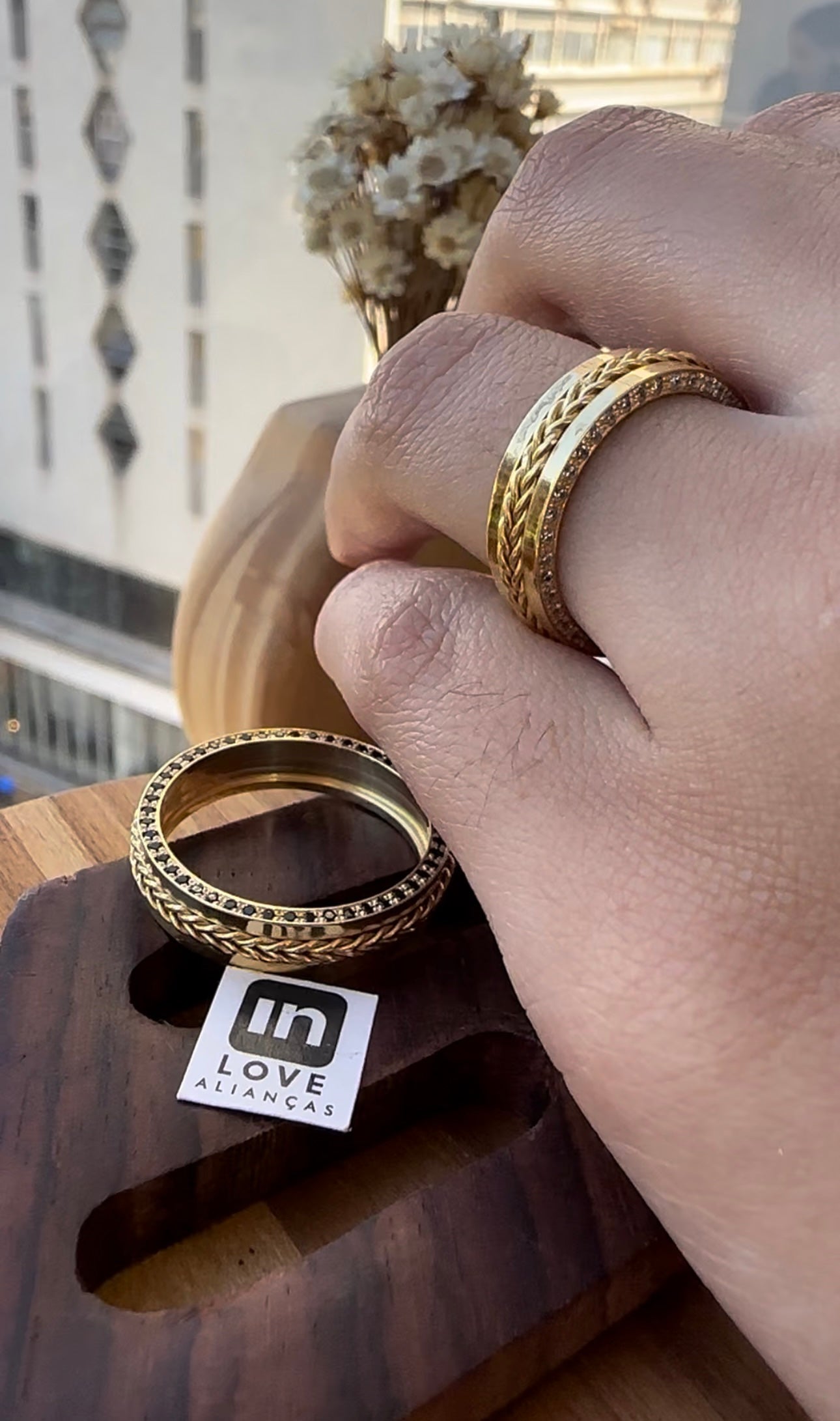 Alianças de Casamento em Ouro 18k - Modelo Talismã | 5mm | 12x R$890