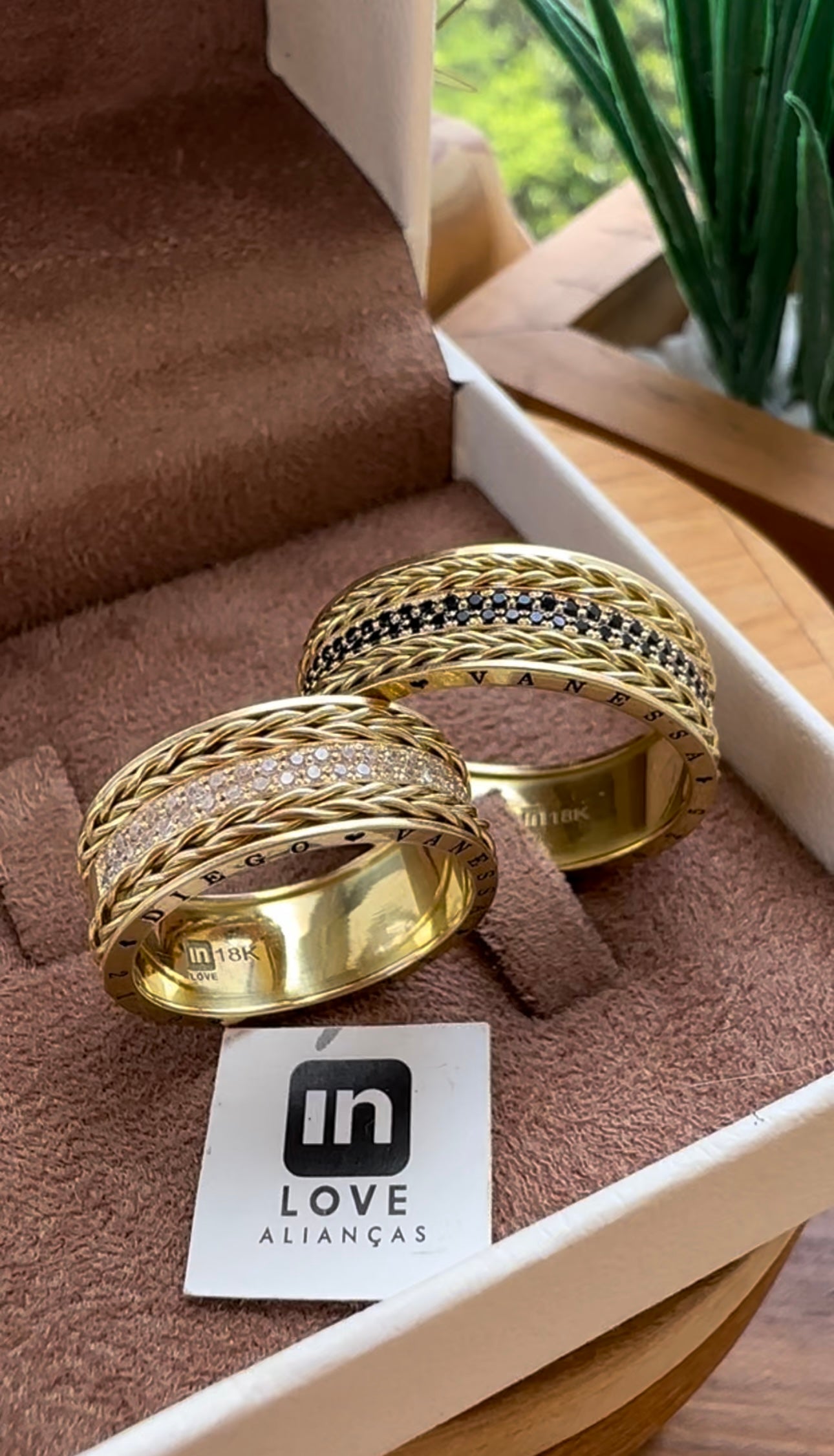 Alianças de Casamento em Ouro 18k - Modelo Pra Sempre | 8mm | 12x R$1.530