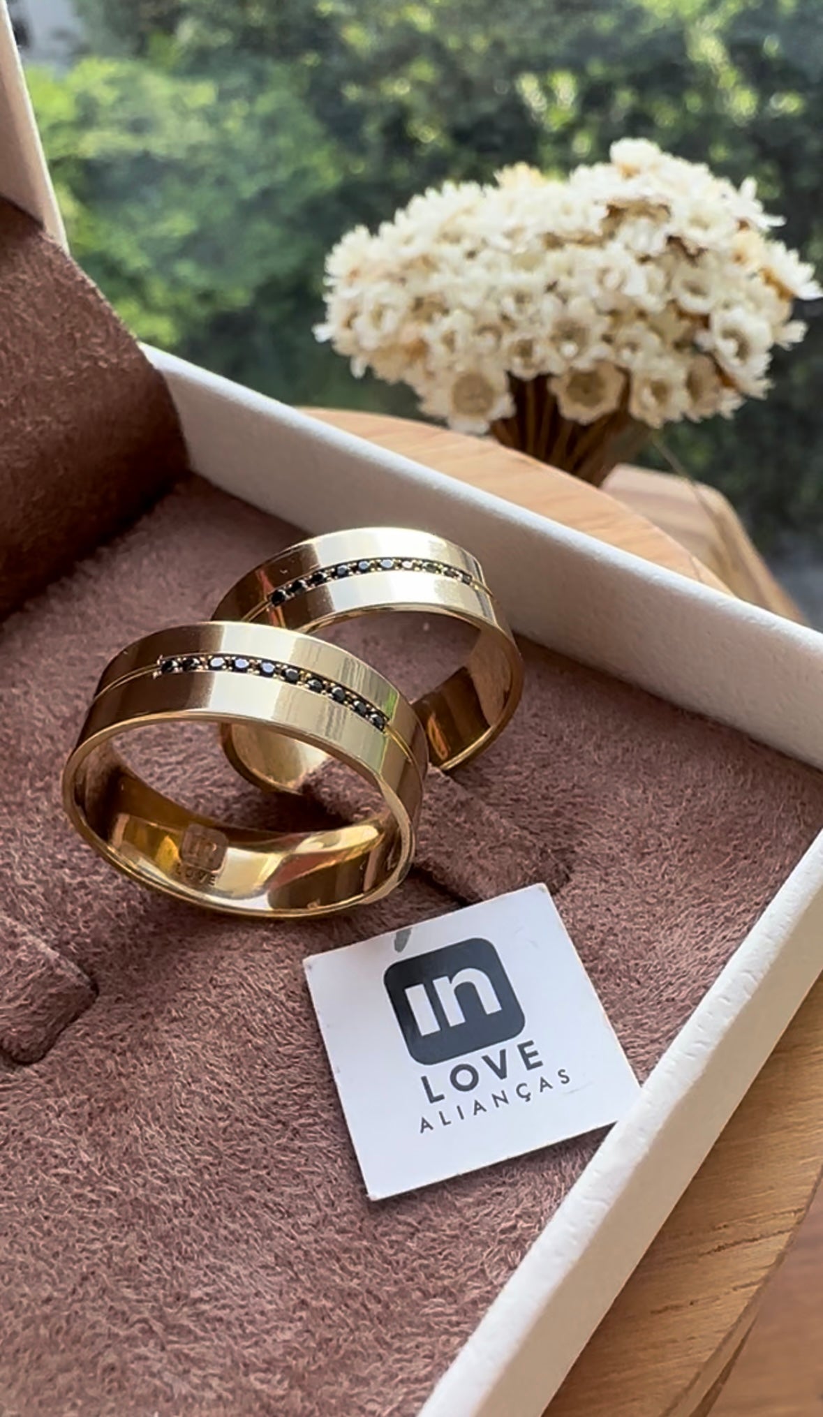 Alianças de Casamento em Ouro 18k - Modelo Segredos | 6mm | 12x R$466,66