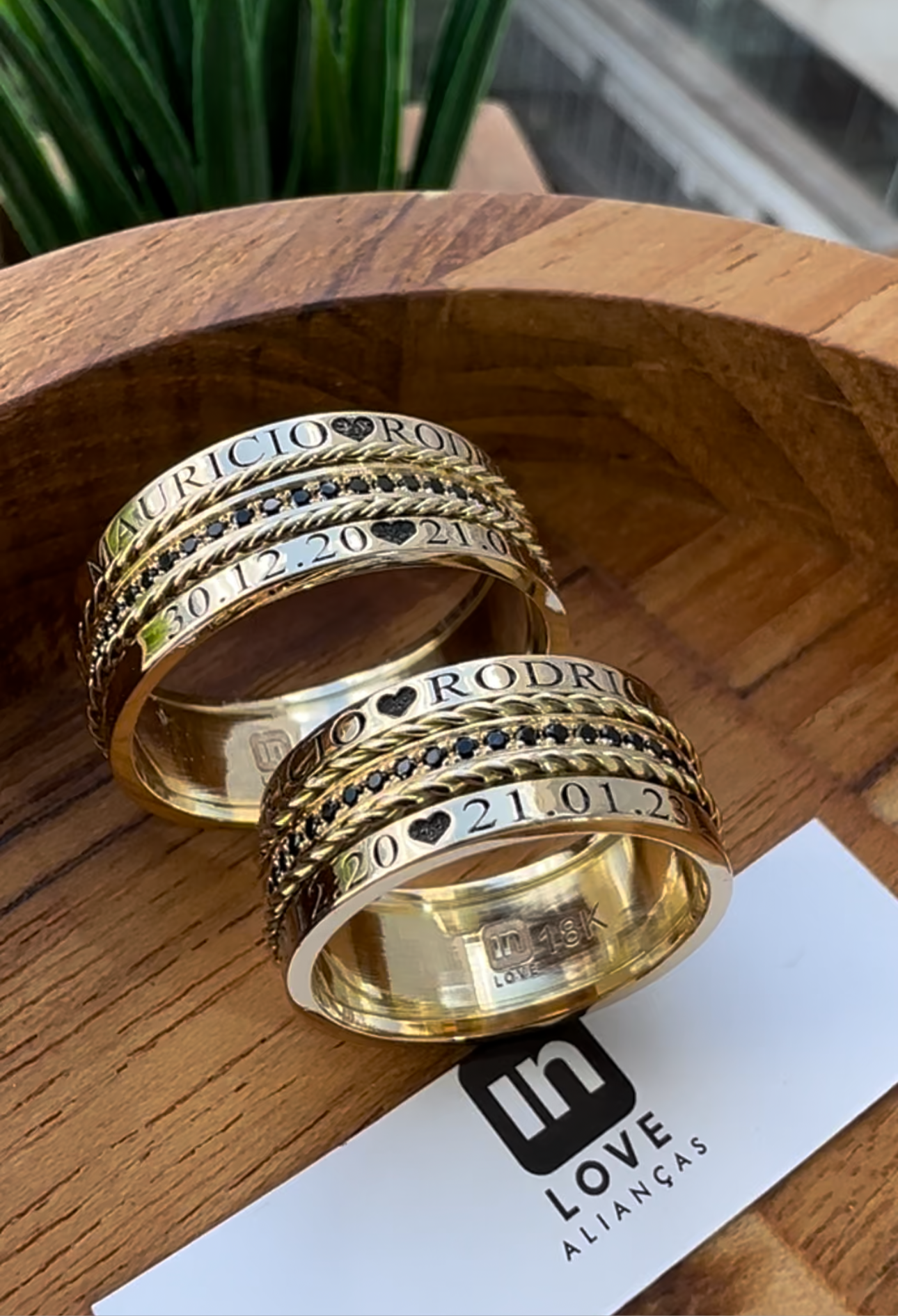 Alianças de Casamento em Ouro 18k - Modelo Bem Que Se Quis | 8mm |12x R$1.083