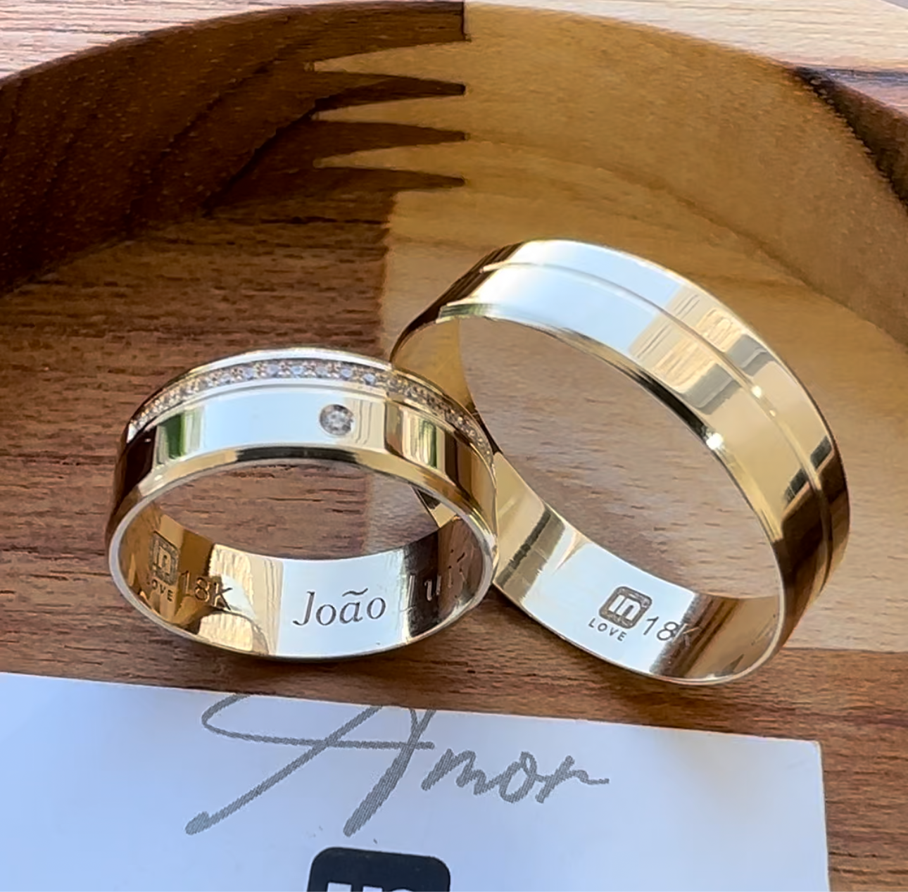 Alianças de Casamento em Ouro 18k - Modelo Chamego | 6mm | 12x R$599